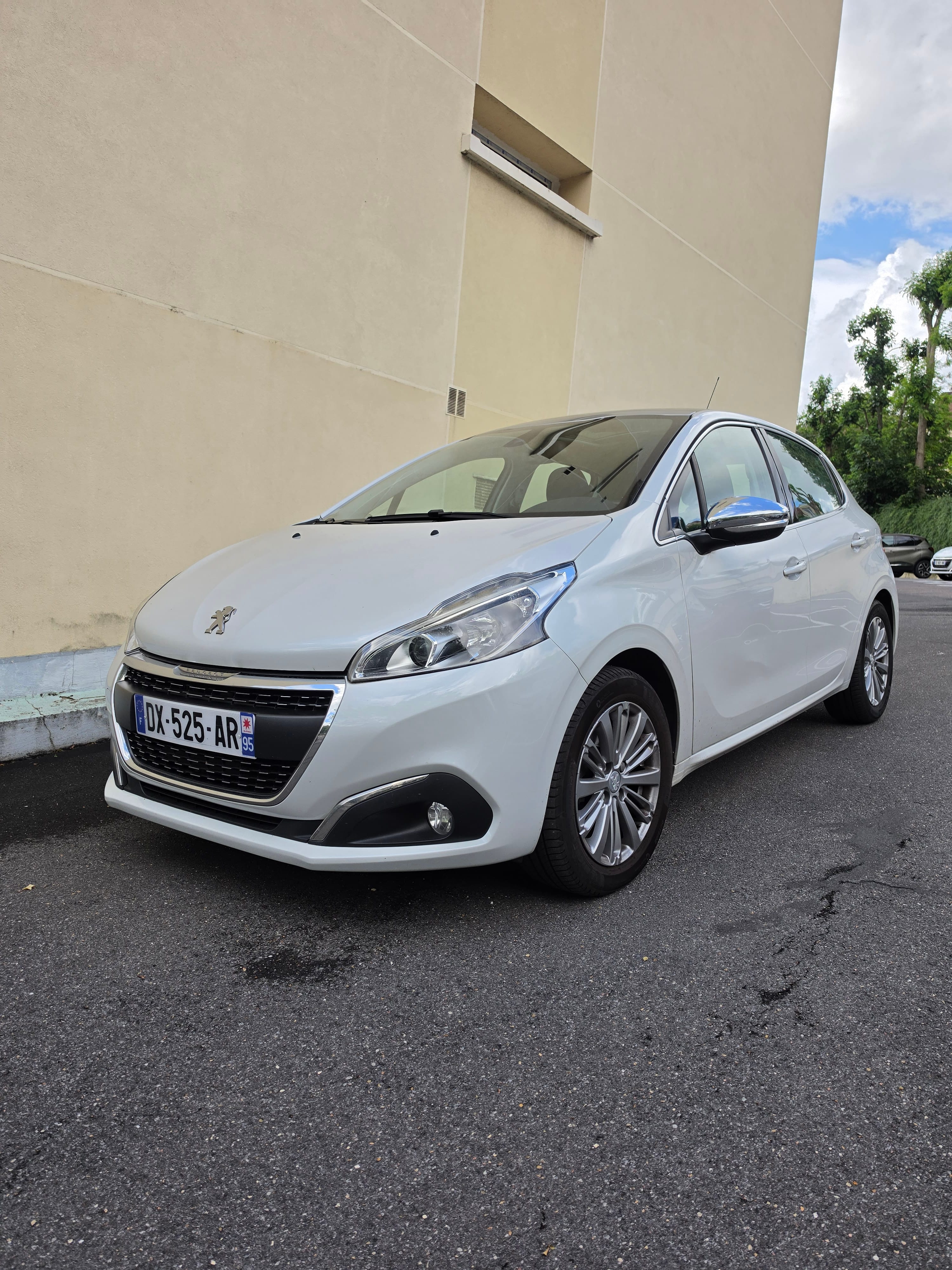 Peugeot 208, 2015, Essence 95