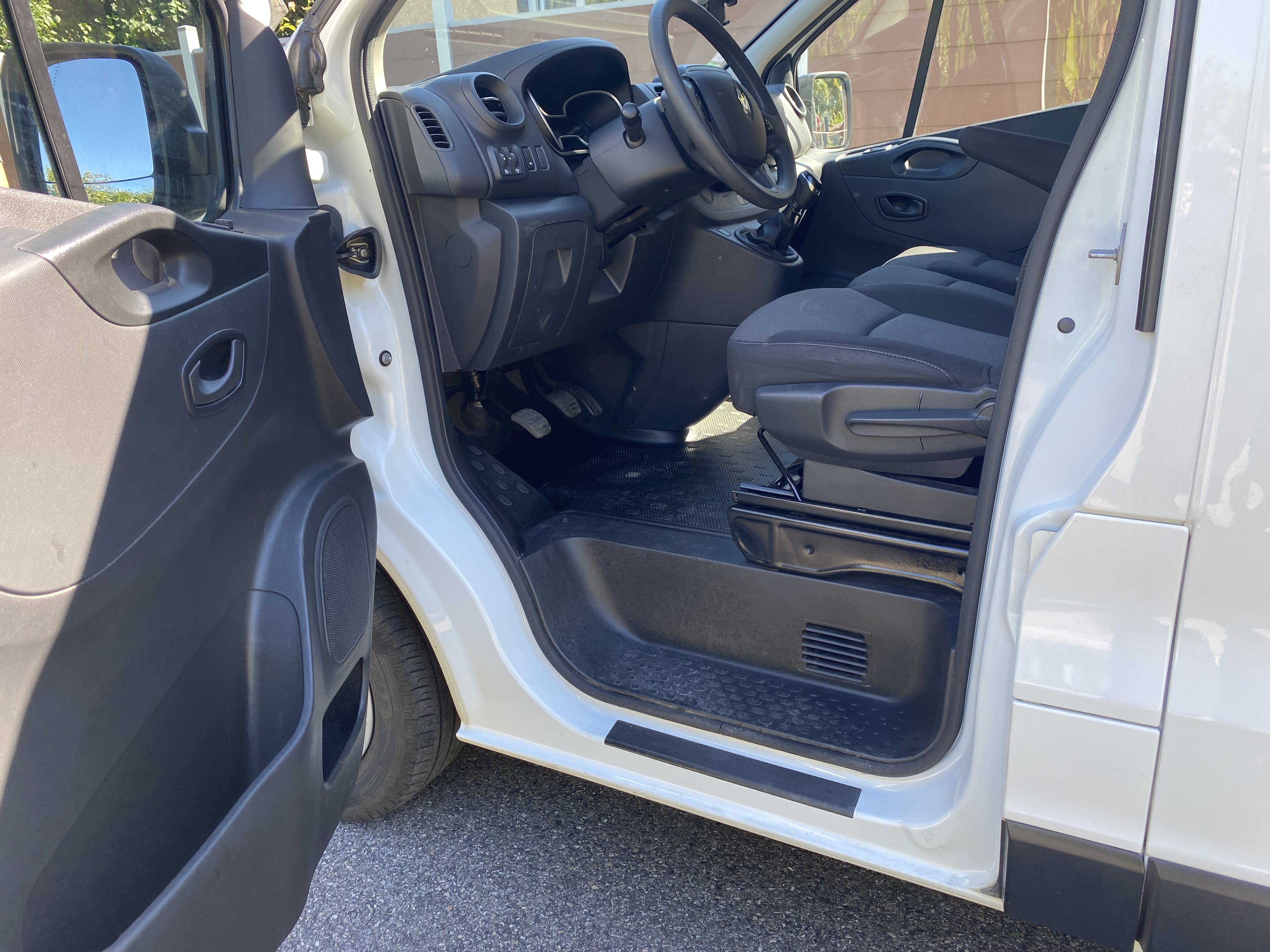 Renault Trafic 145 CV 9 PLACES avec Pneus neige