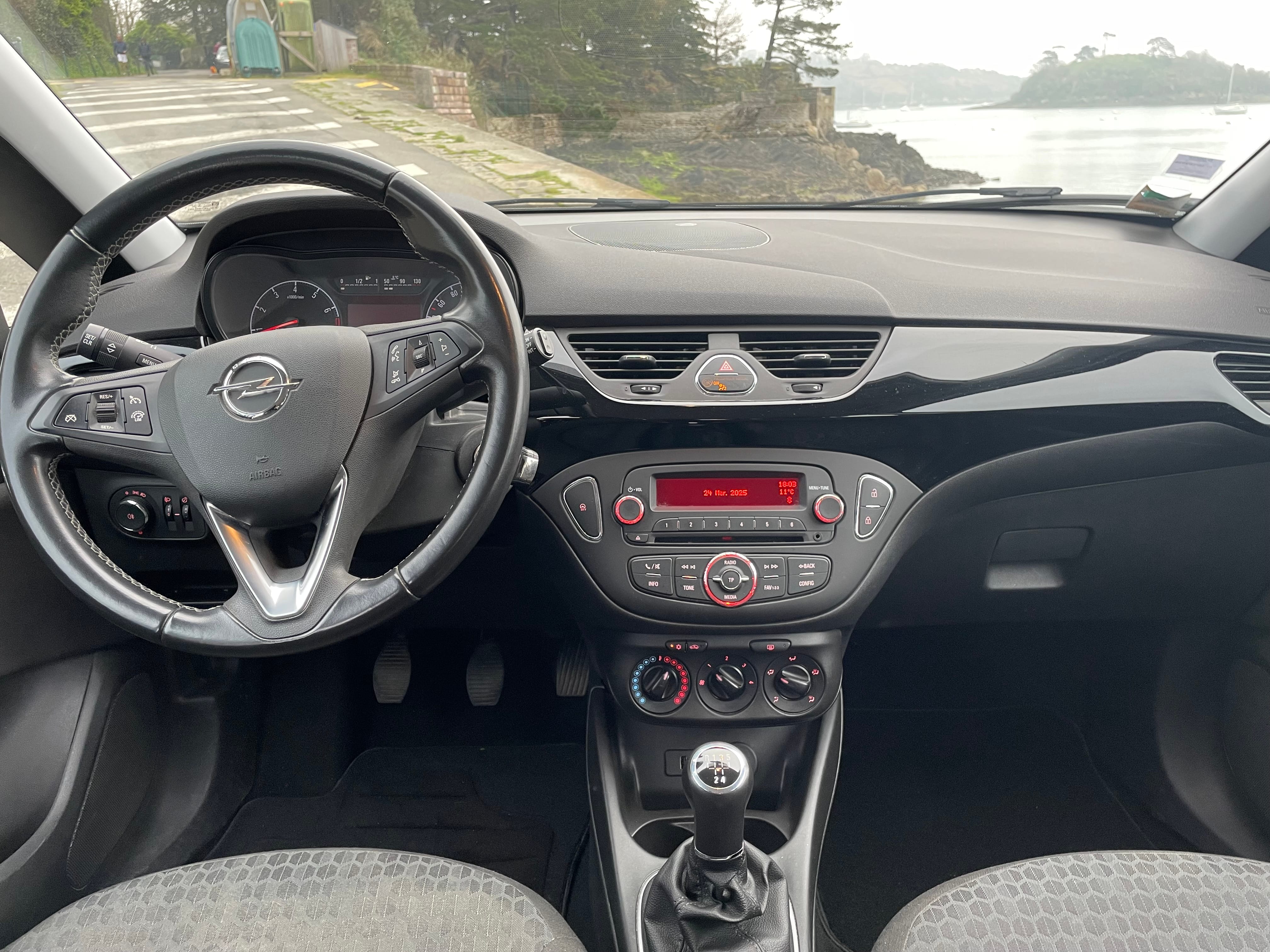Opel Corsa Essence E85 avec Audio Bluetooth