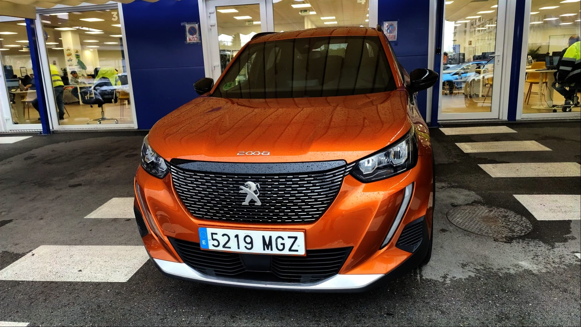 Peugeot 2008 1.2 allure, 2023, Gasolina 95