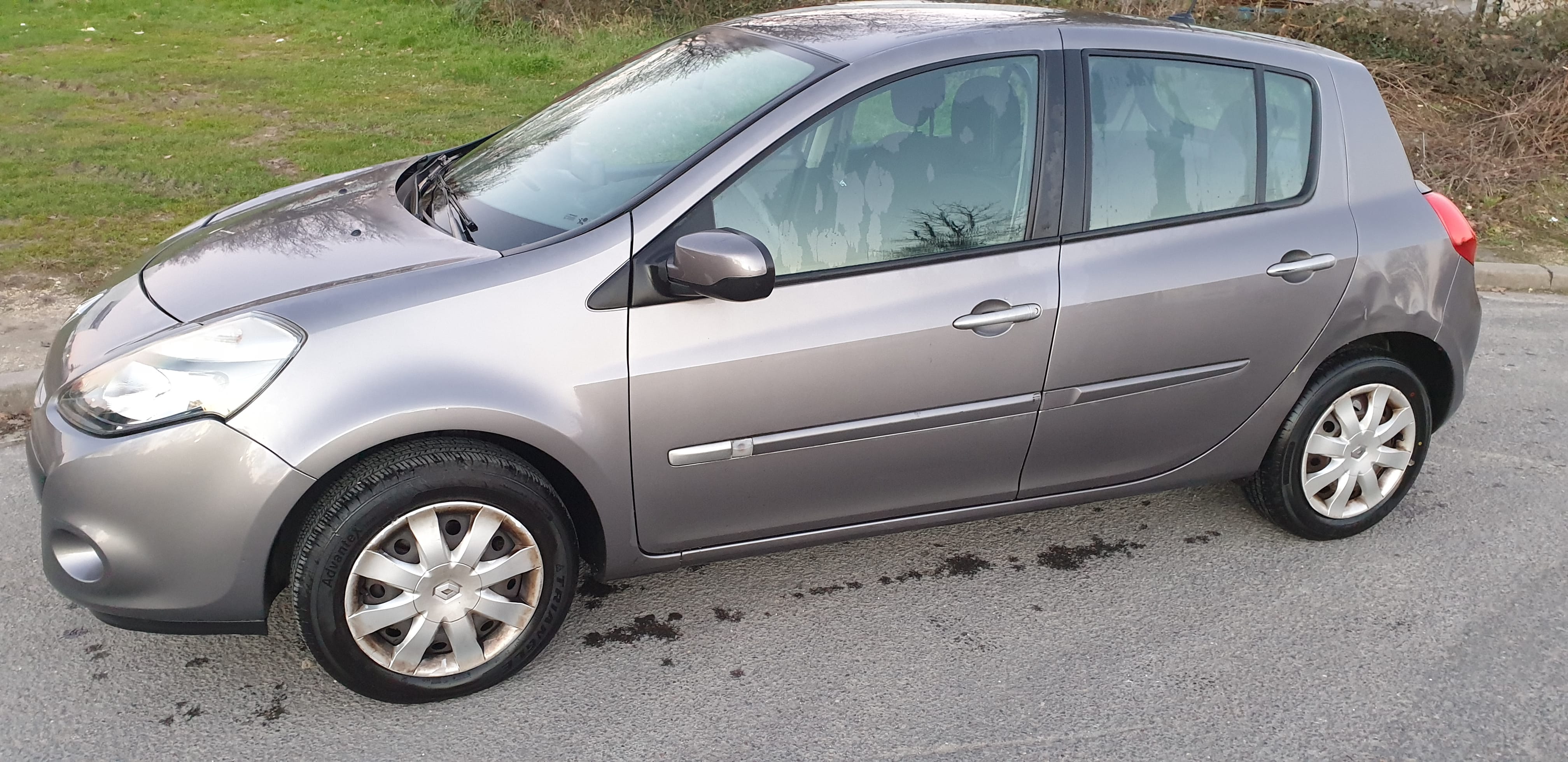 Renault Clio 3     1.2 l essence avec Climatisation