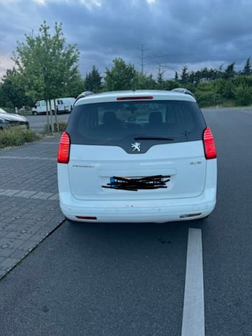 Peugeot 5008 avec GPS