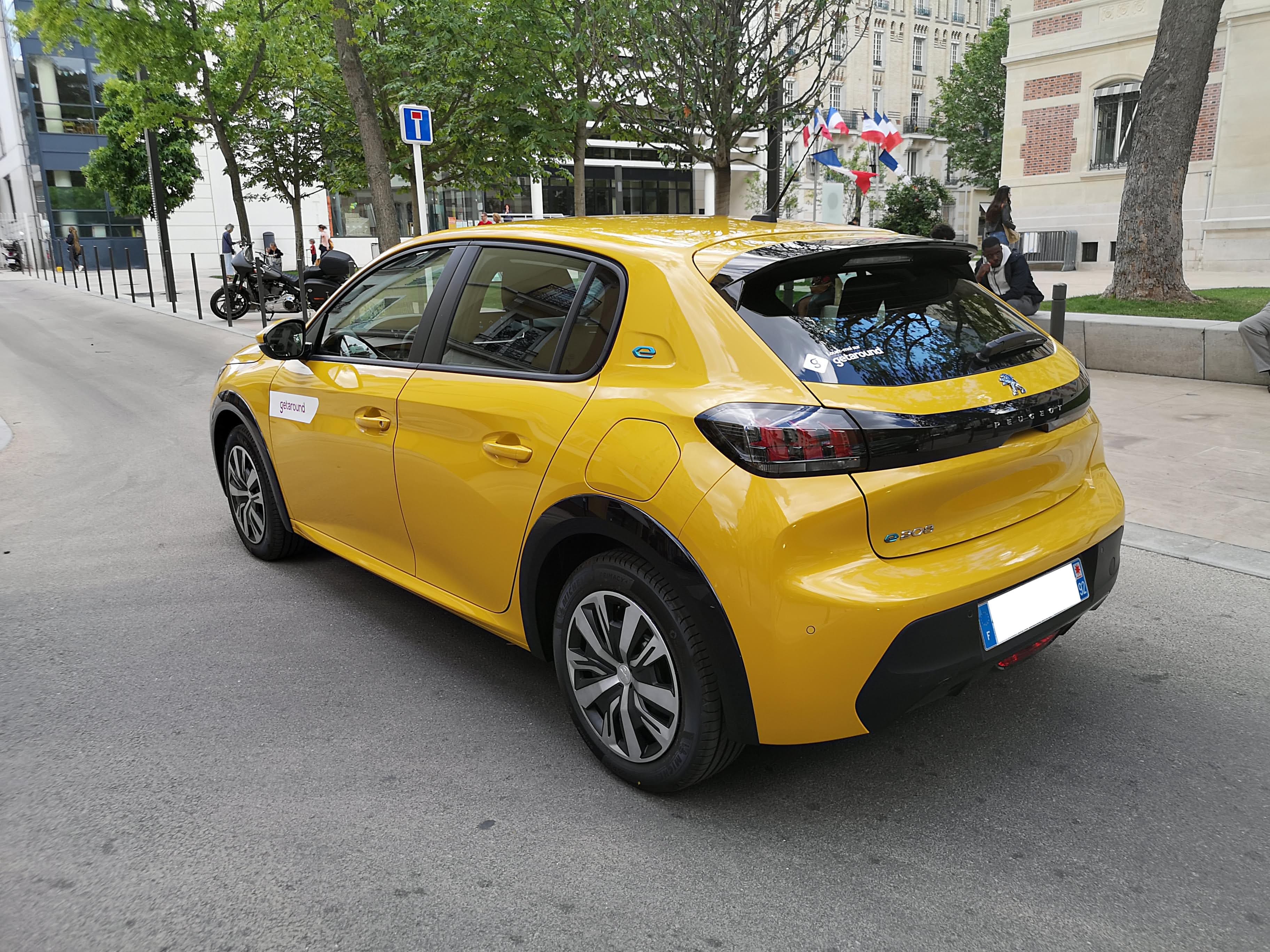Peugeot e-208 Style 100% électrique avec GPS