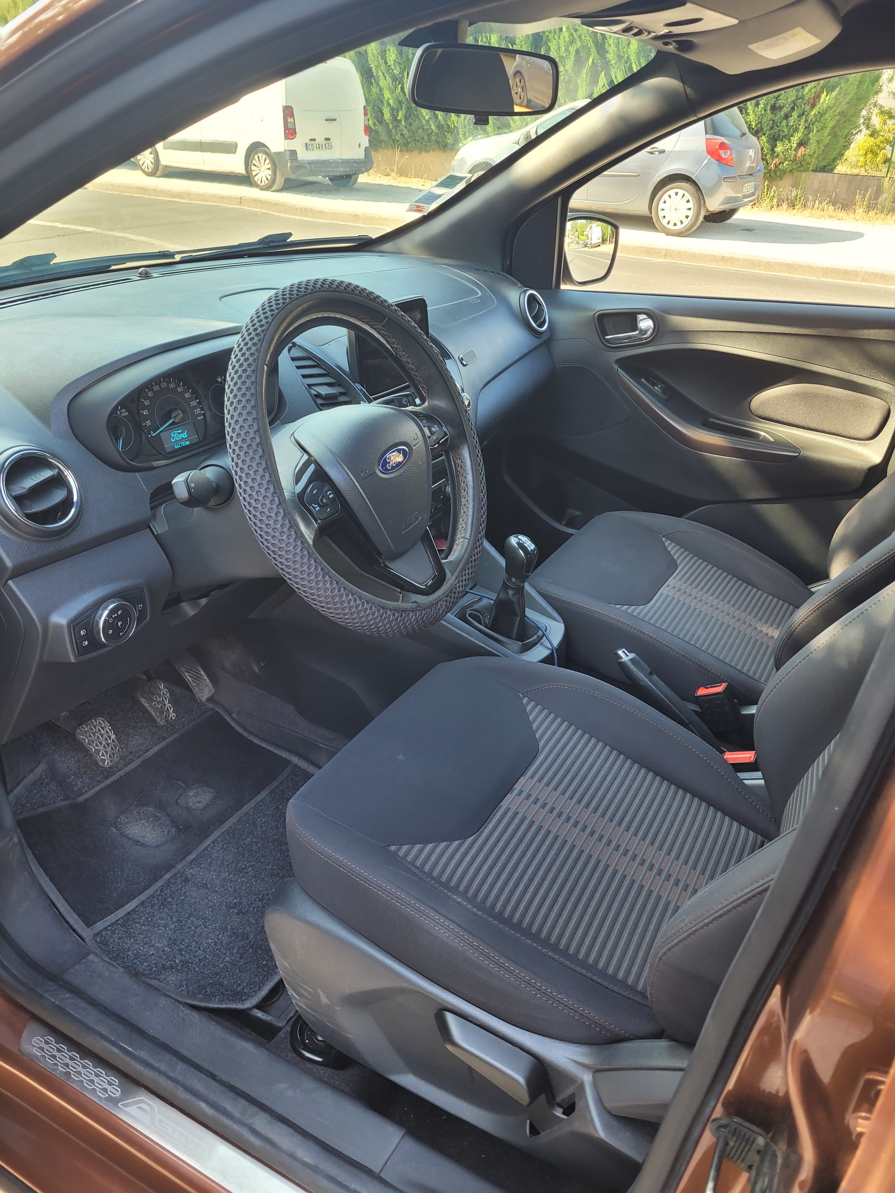 Ford KA+ avec Siège bébé