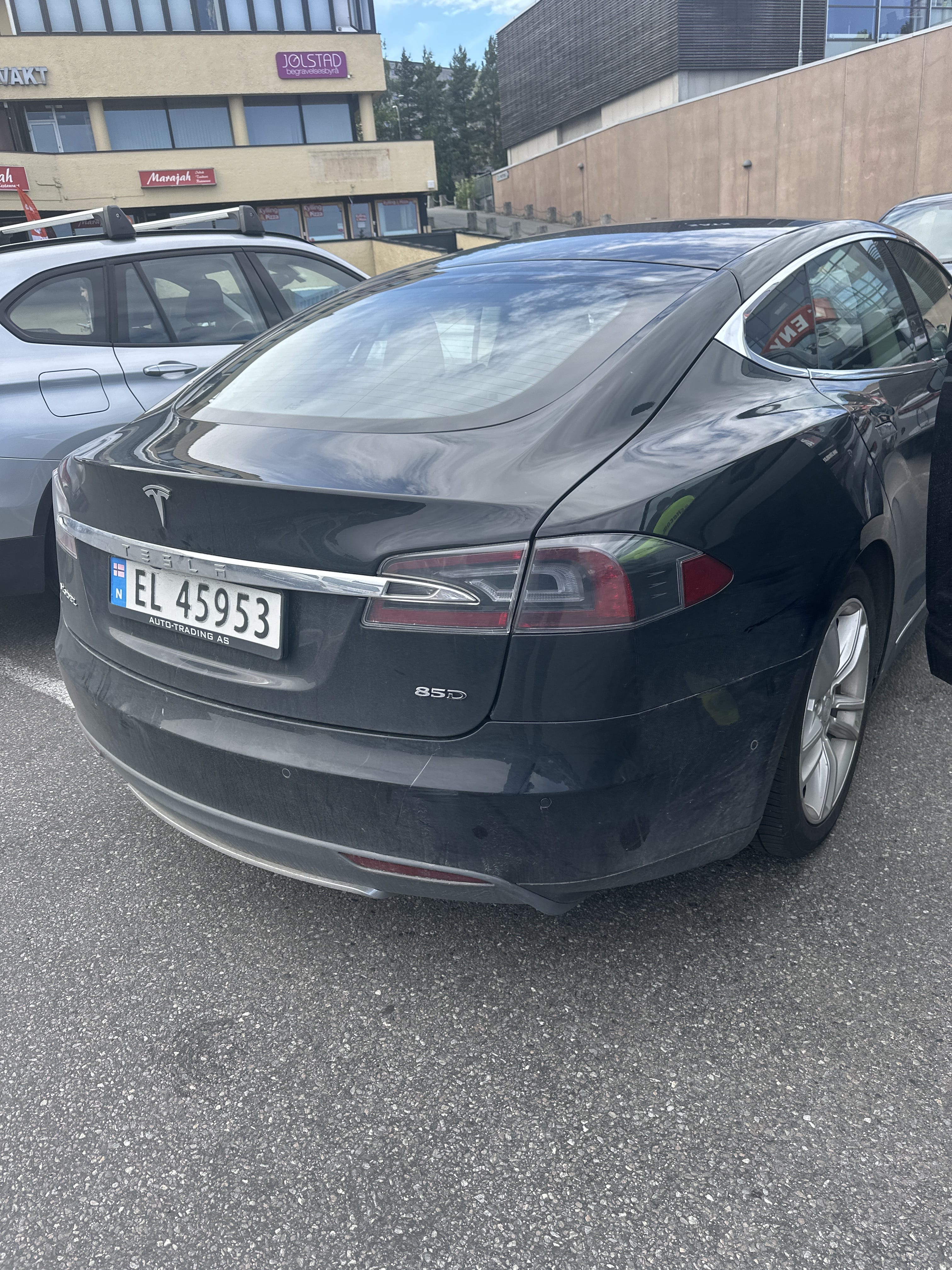 Tesla Model S Gratis lading på alle Tesla superlader følger leie med GPS