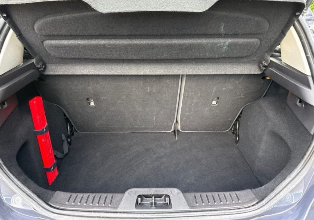 Ford Fiesta avec Autoradio