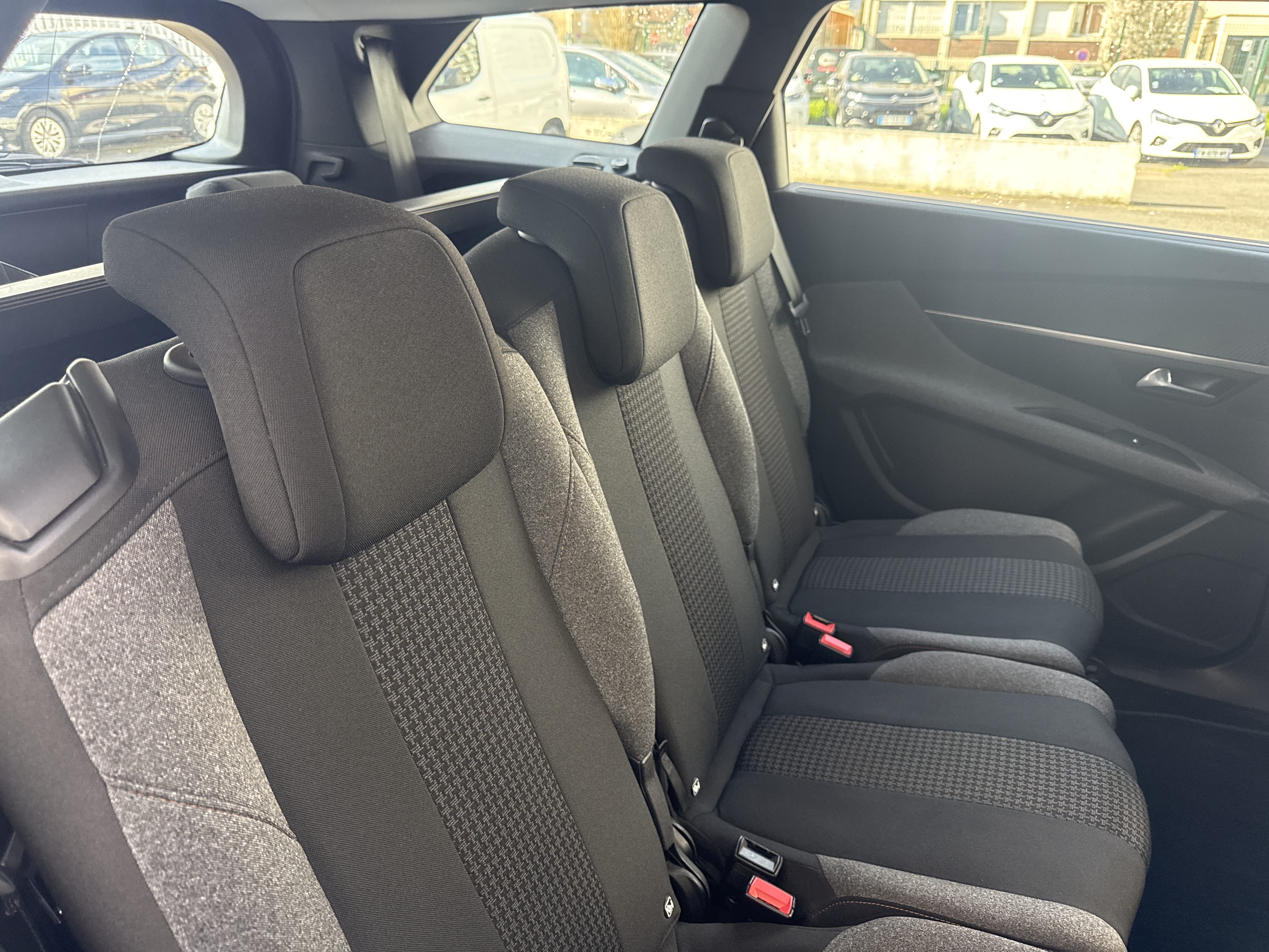 Peugeot 5008 avec Apple CarPlay