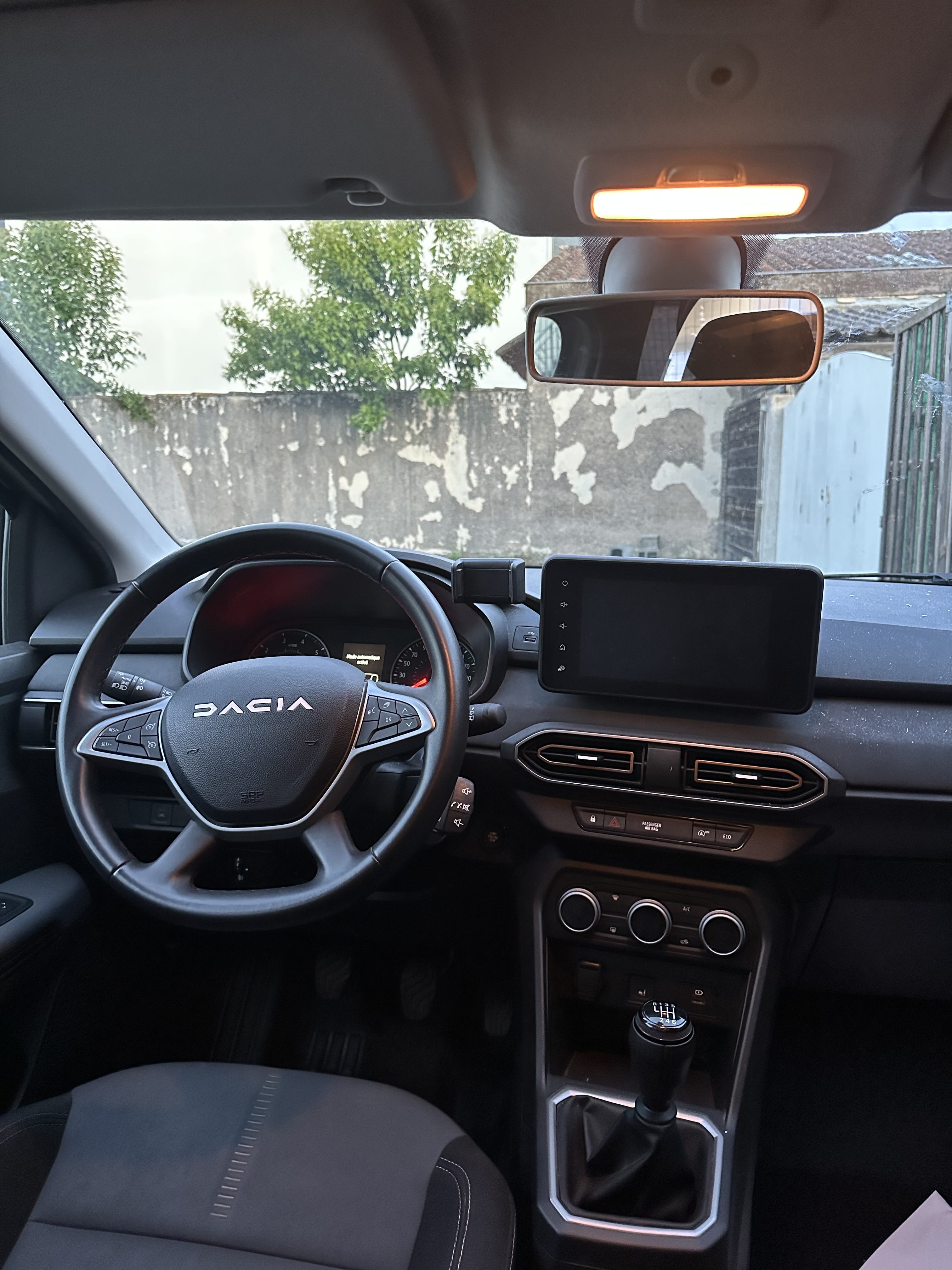 Dacia Jogger mit Navigationsgerät