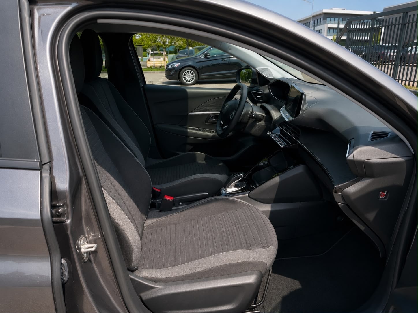Peugeot 208 avec Apple CarPlay