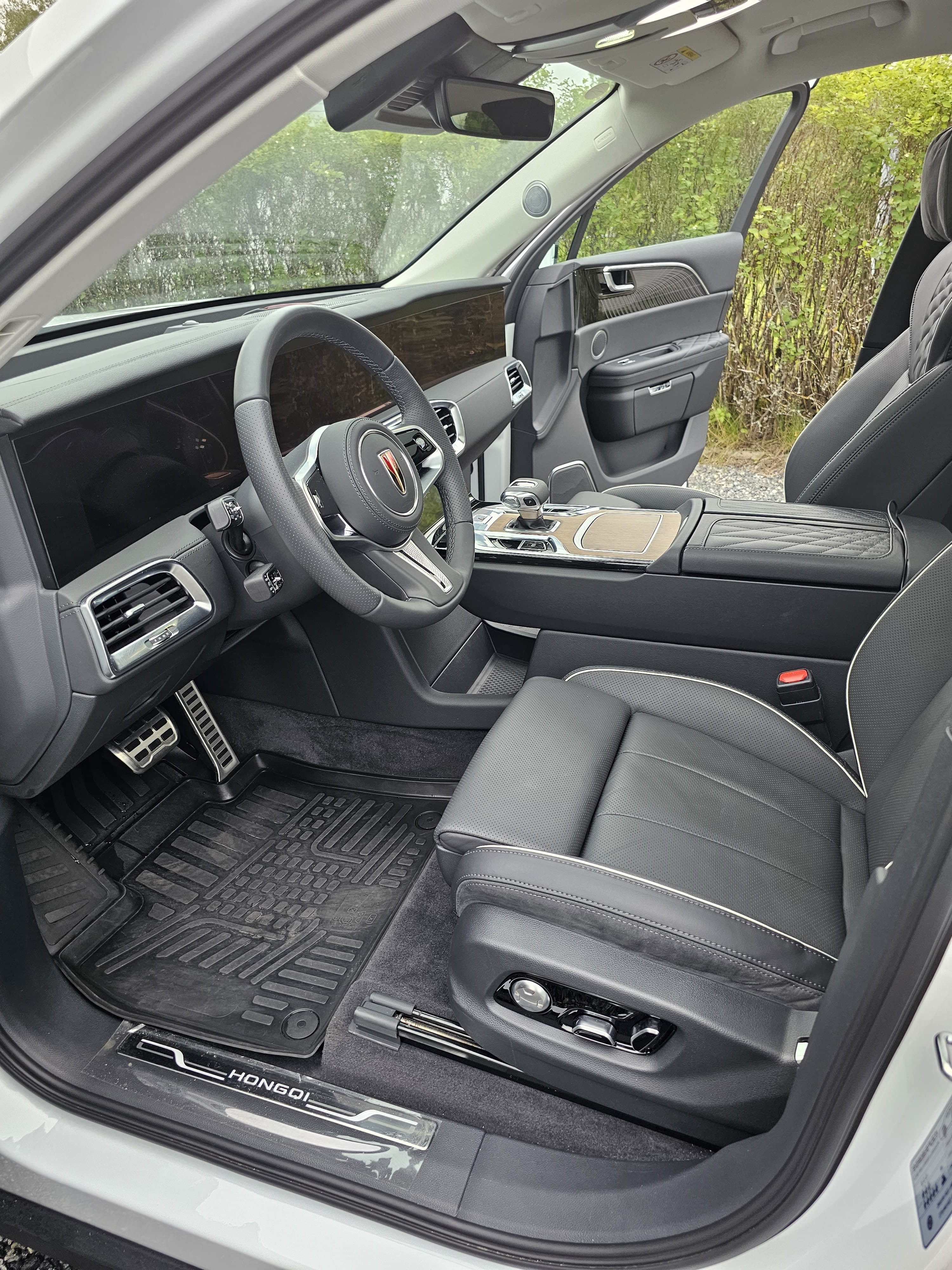 Hongqi E-HS9 100KW med GPS