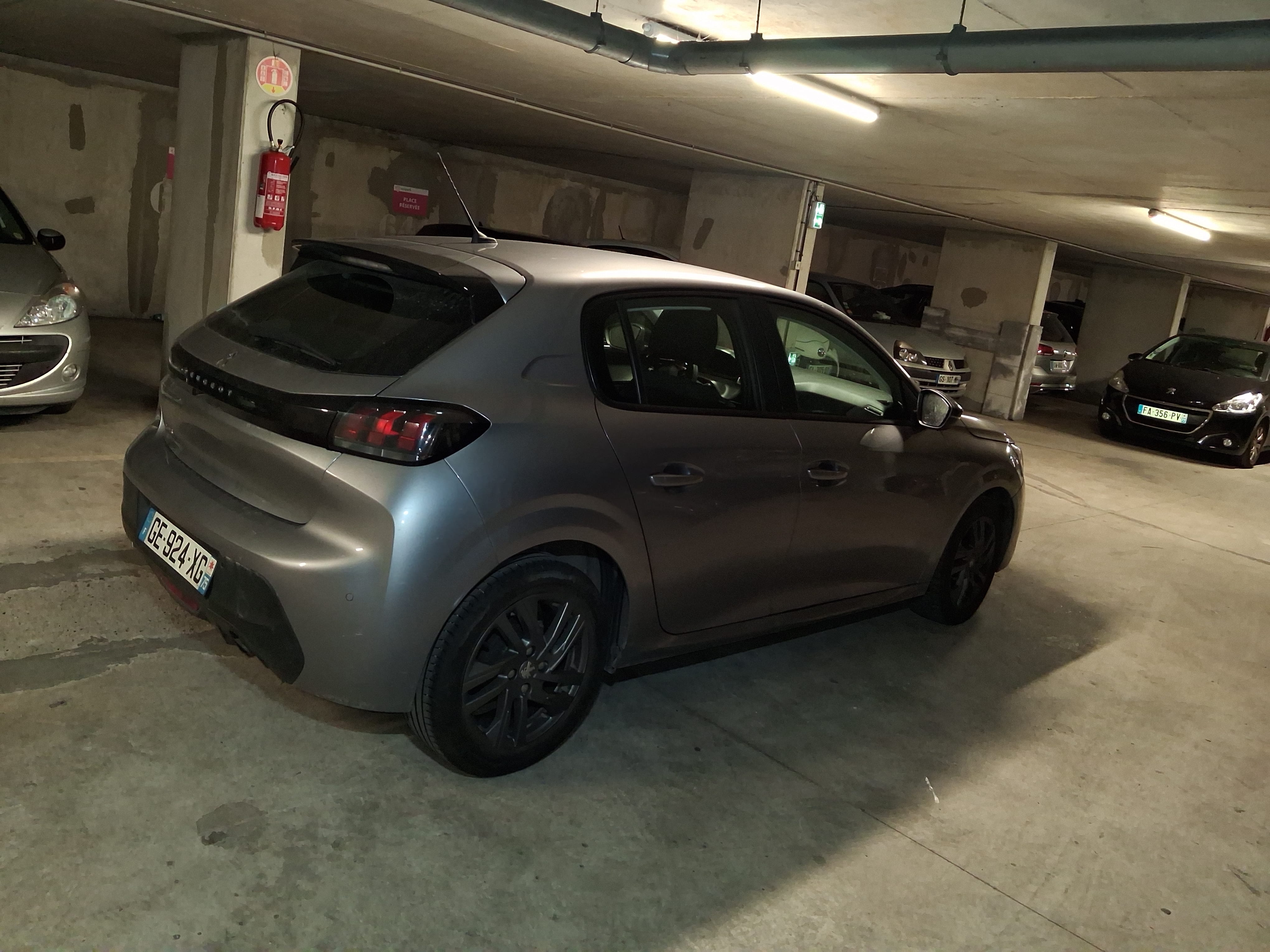 Peugeot 208 GE924 avec Climatisation