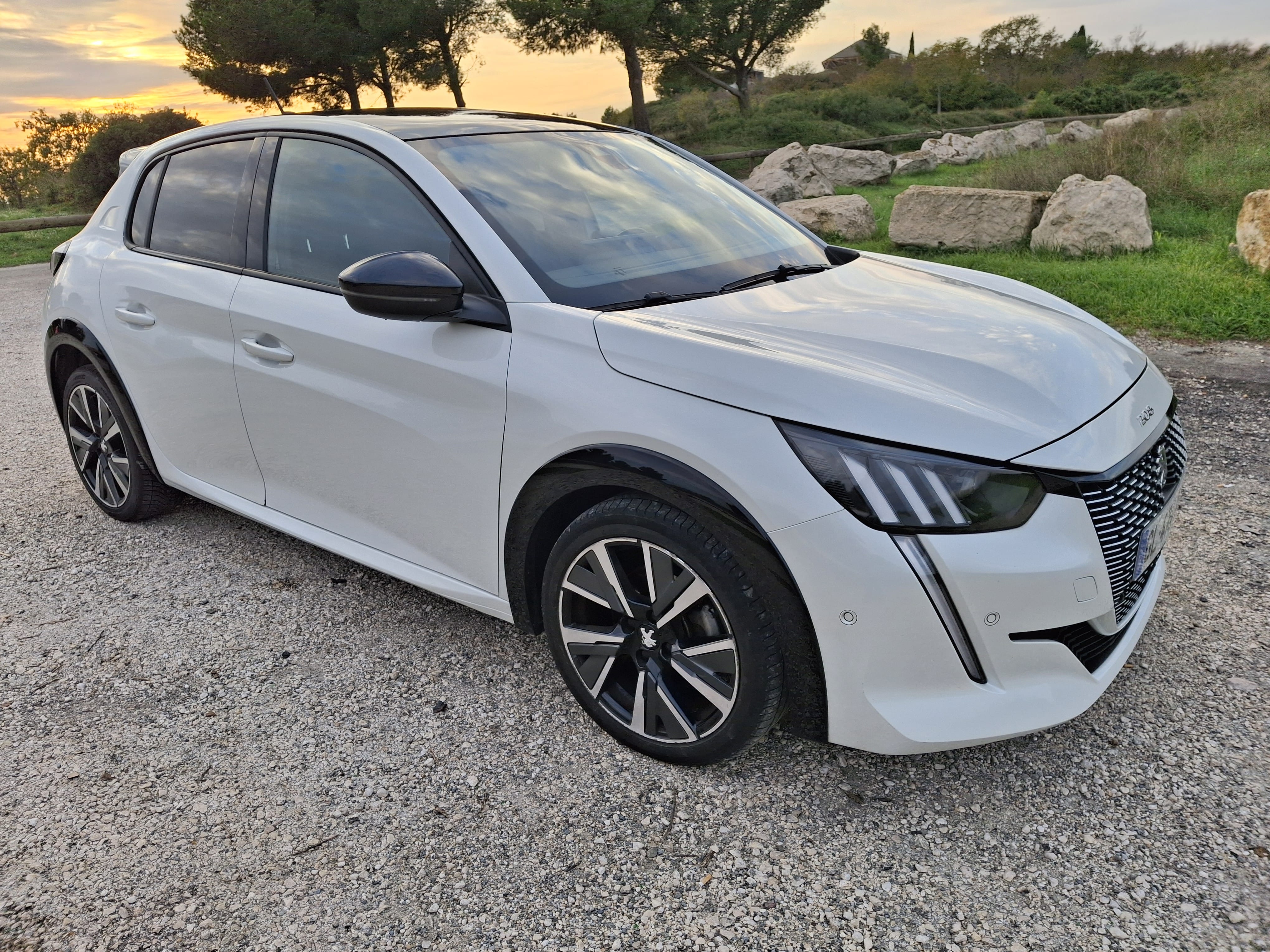 Peugeot 208 130ch avec Climatisation