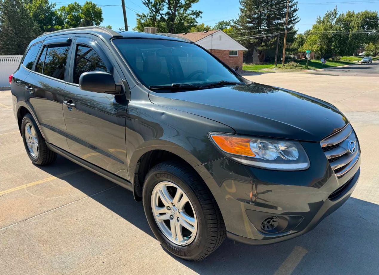 Hyundai Santa Fe GLS with Air conditioning