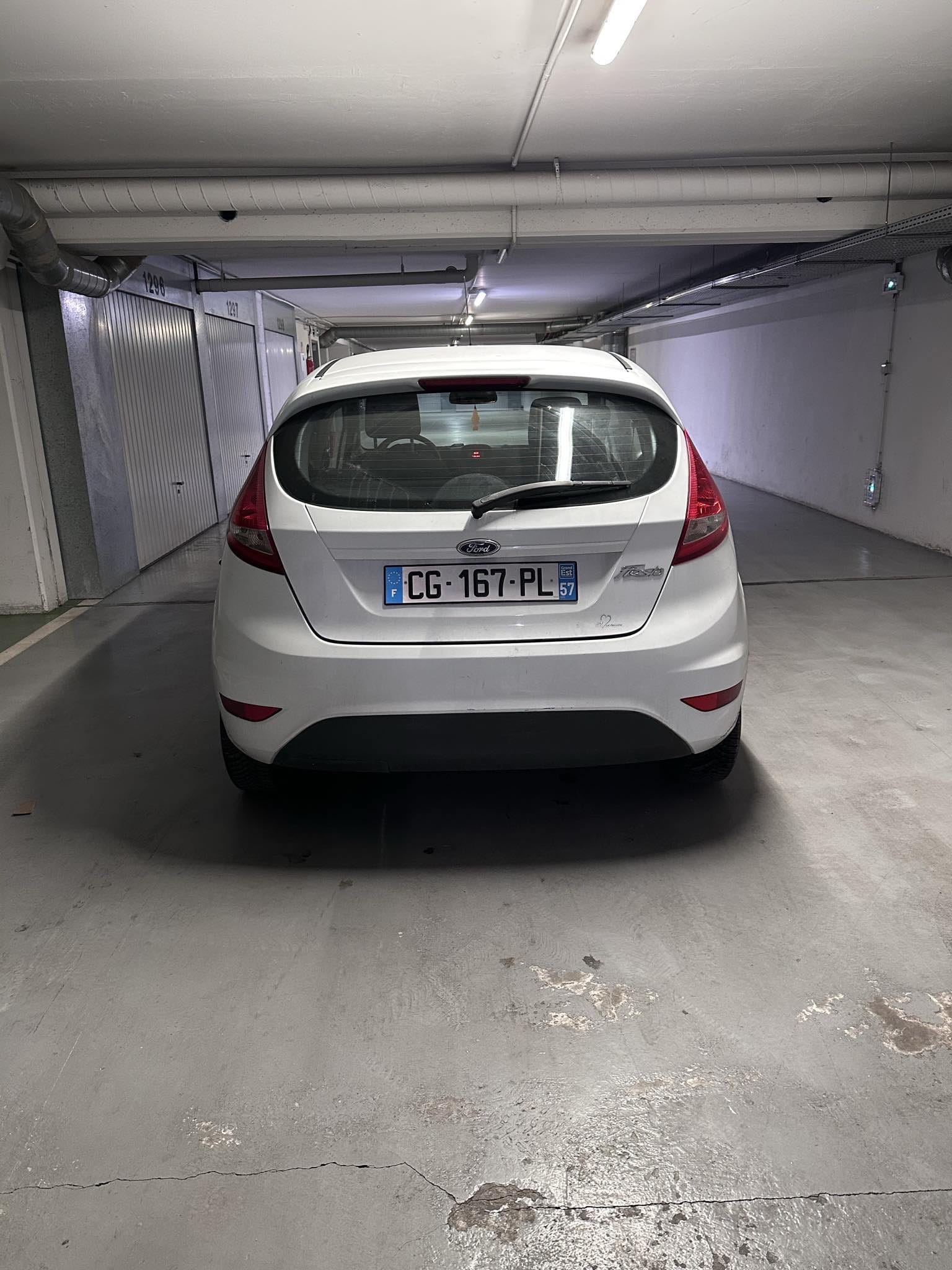 Ford Fiesta avec Climatisation