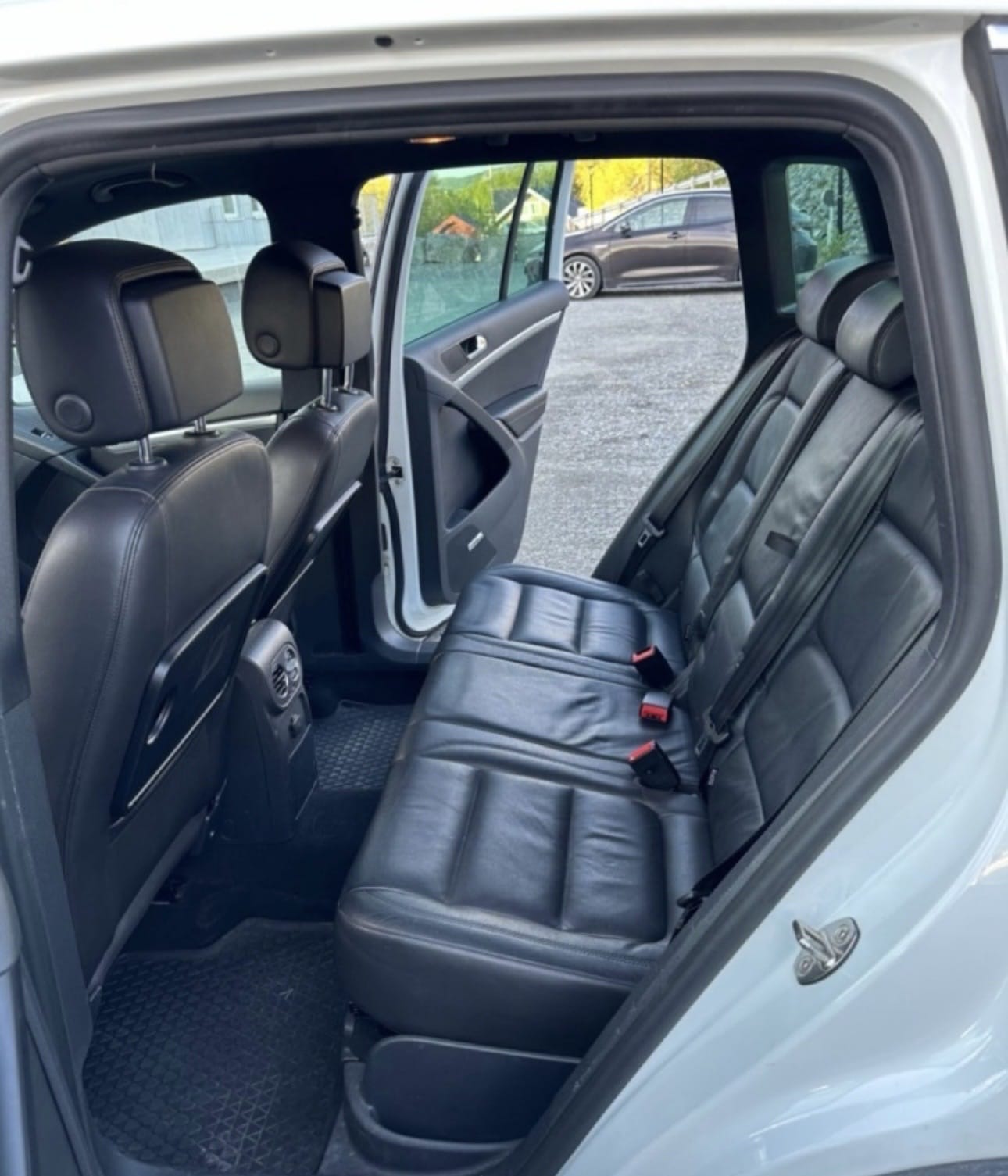 Volkswagen Tiguan SE R-Line Black 4MOTION met Dakkoffer