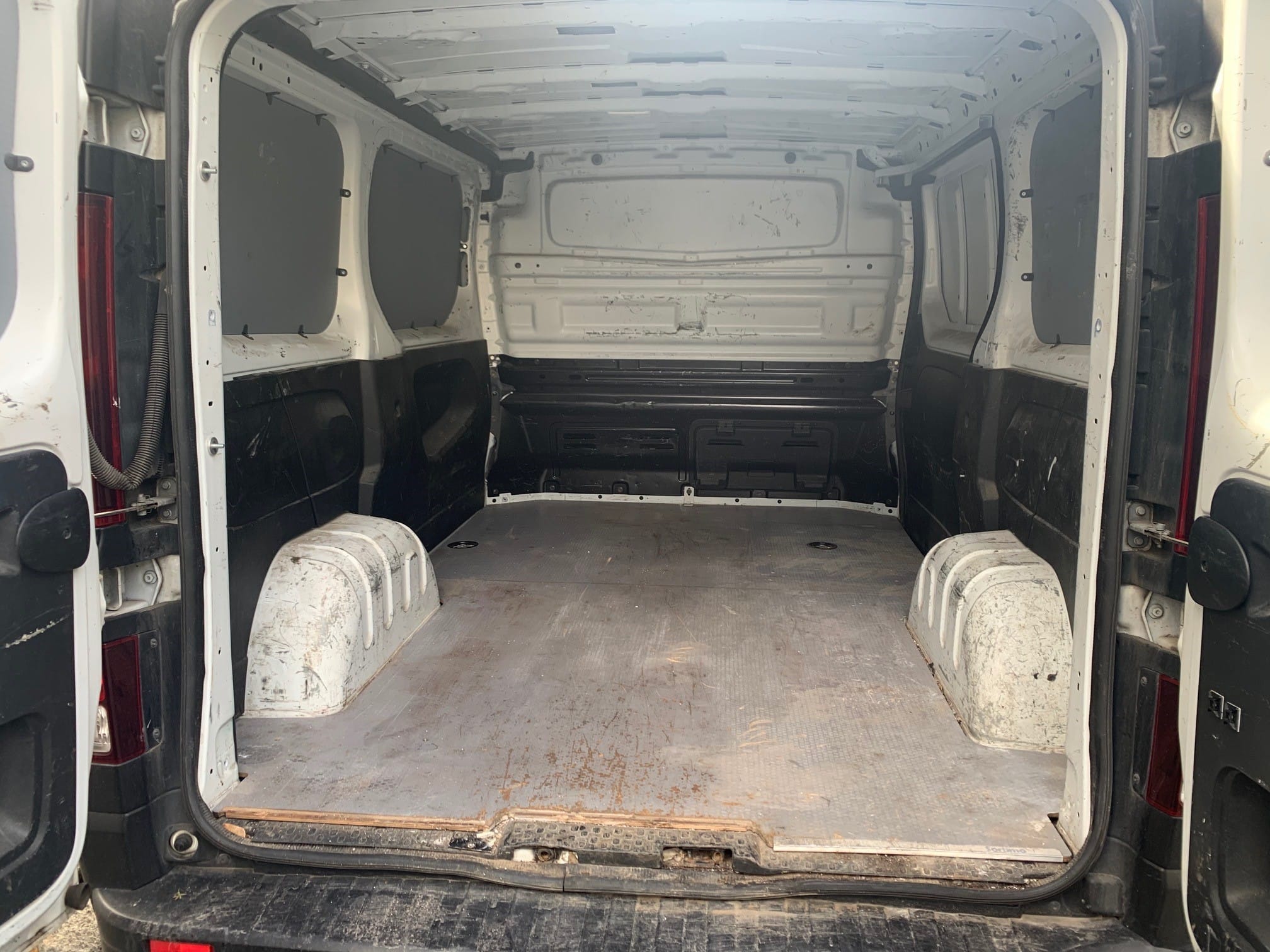 Renault Trafic 6m3 DCI 90cv Clim-Bluetooth-USB-Radar recul