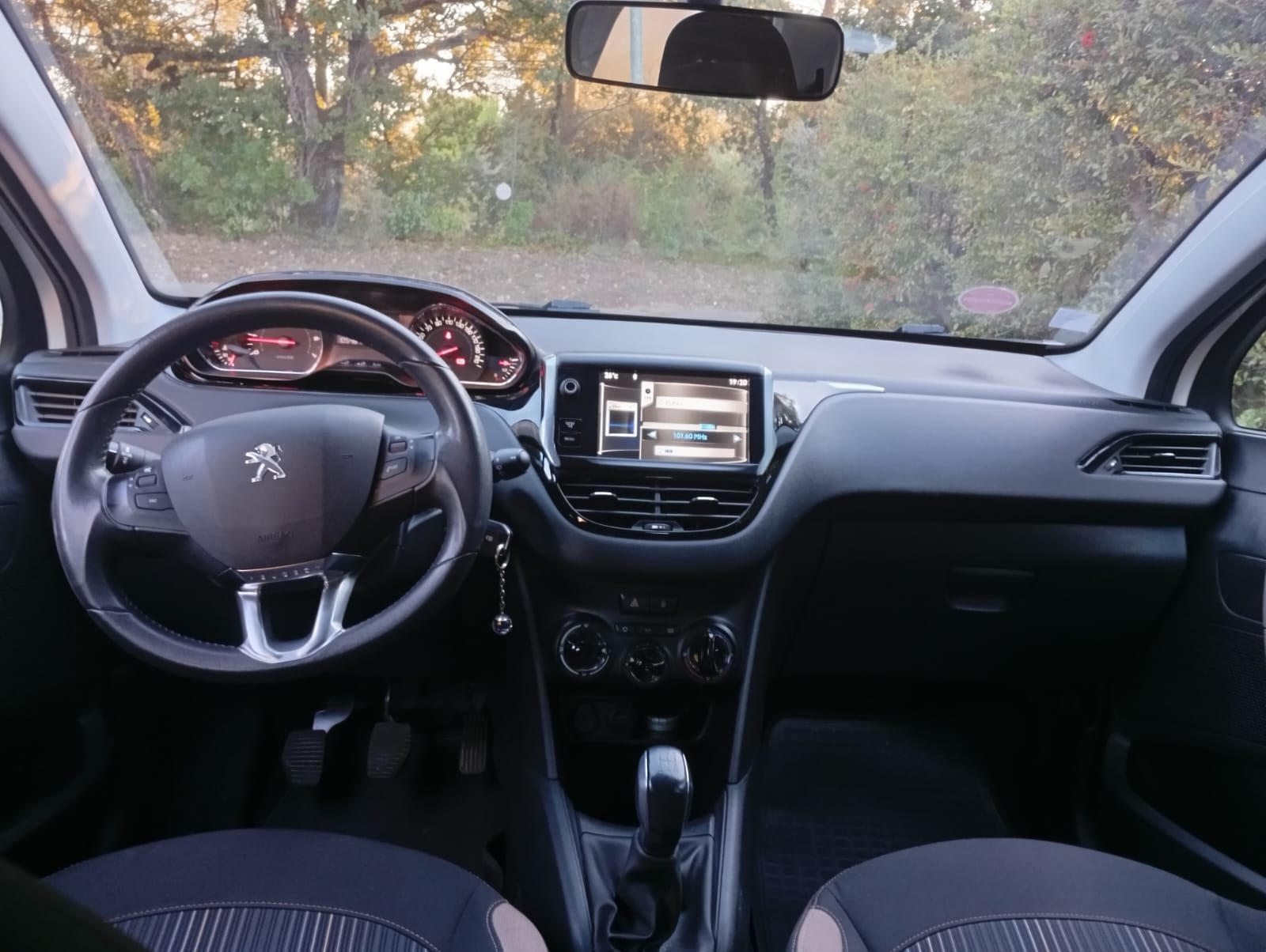 Peugeot 208 avec Siège bébé