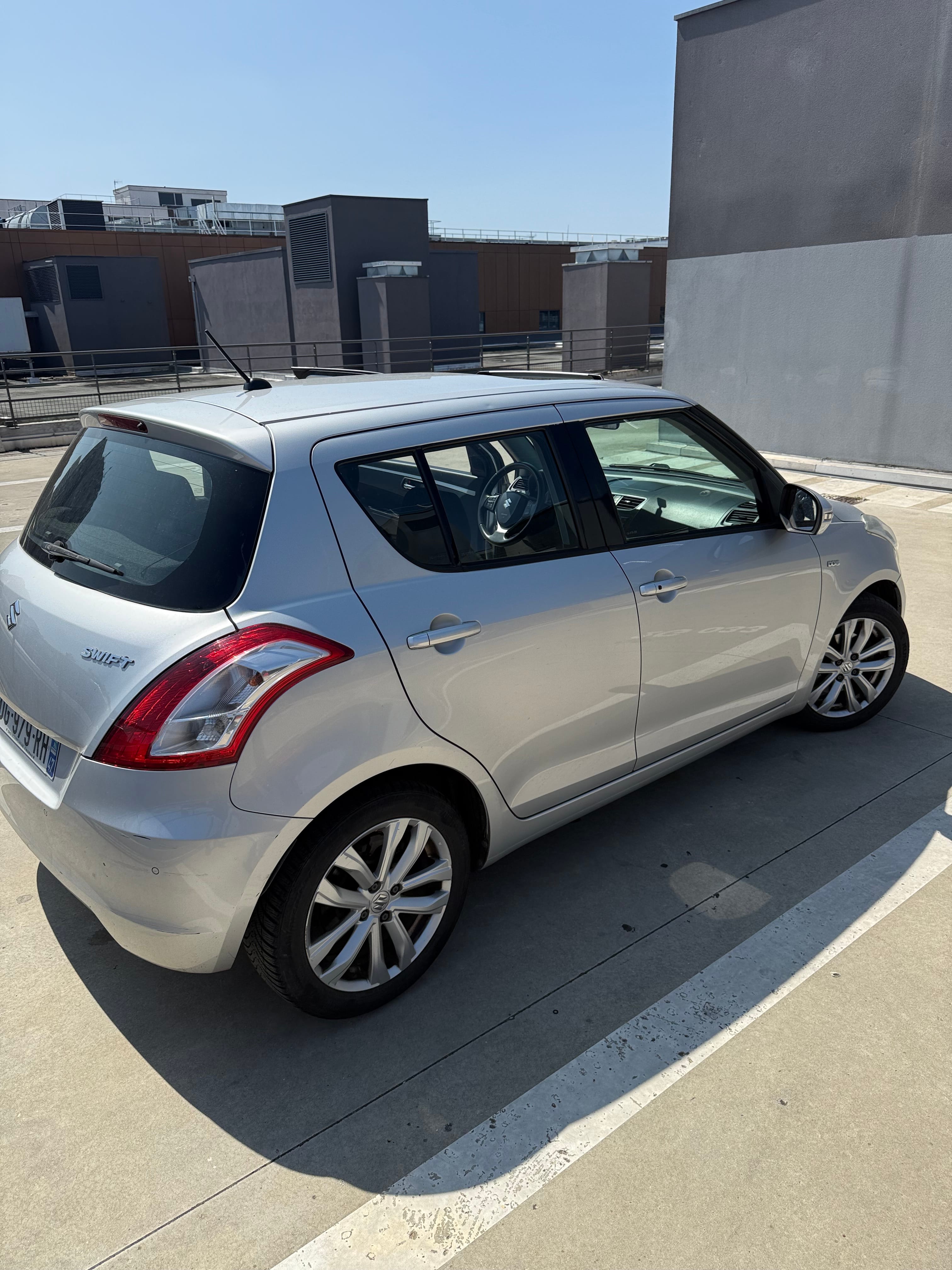 Suzuki Swift avec Autoradio