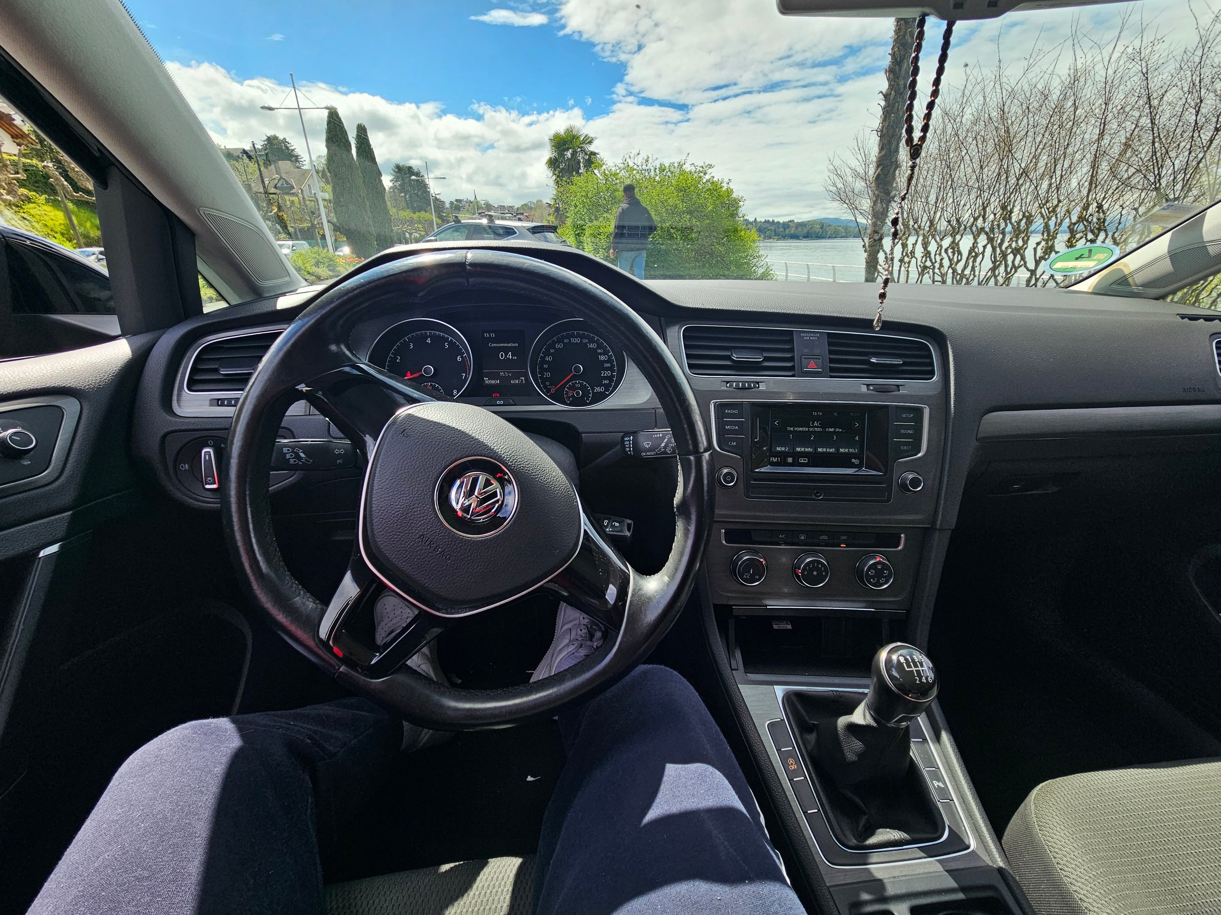 Volkswagen Golf avec Autoradio