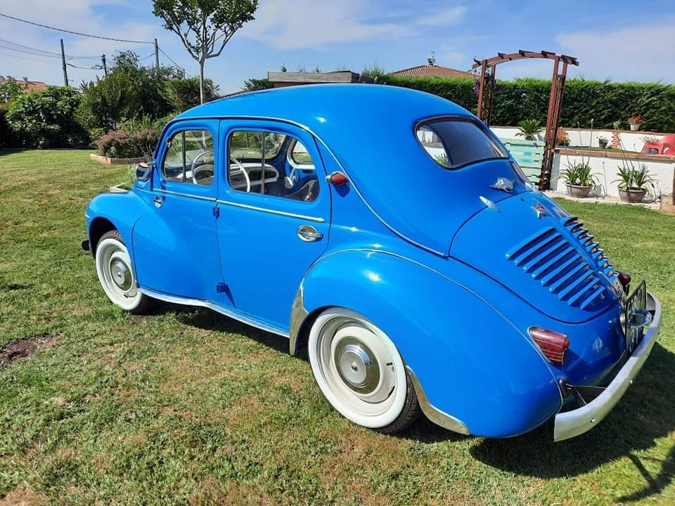 Renault 4CV