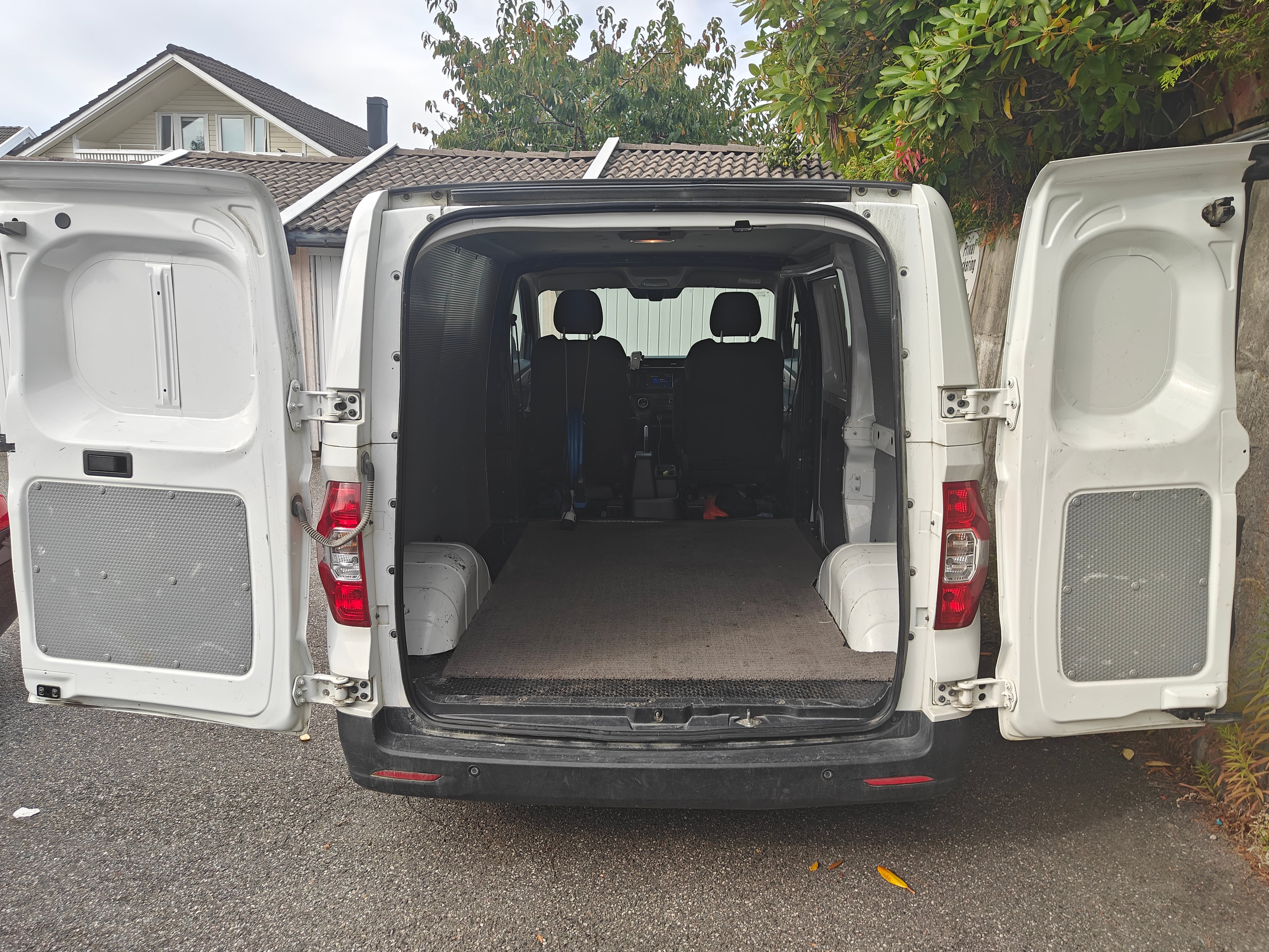 Maxus eDeliver 3 with Backup camera