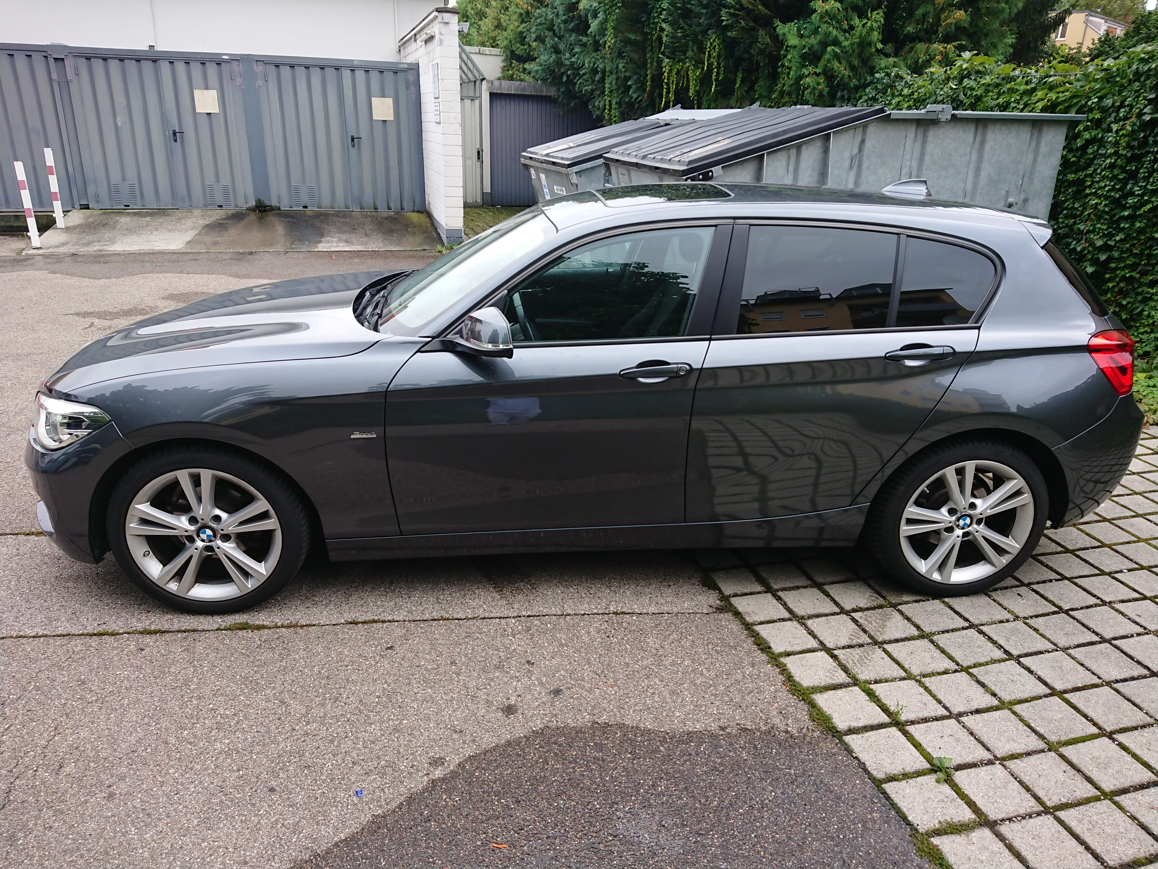 BMW 1er 116d Sport efficient dynamics mit Navigationsgerät