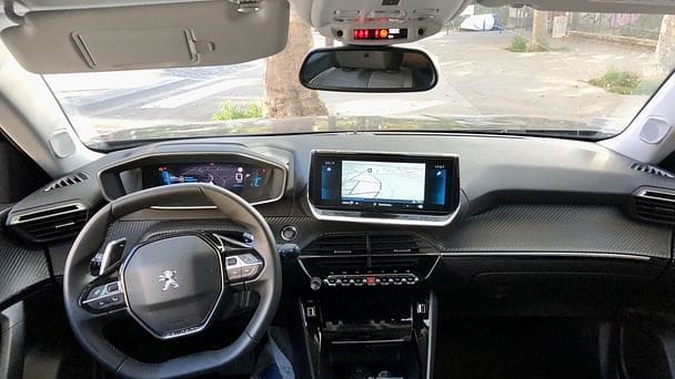 Peugeot 208 avec Apple CarPlay