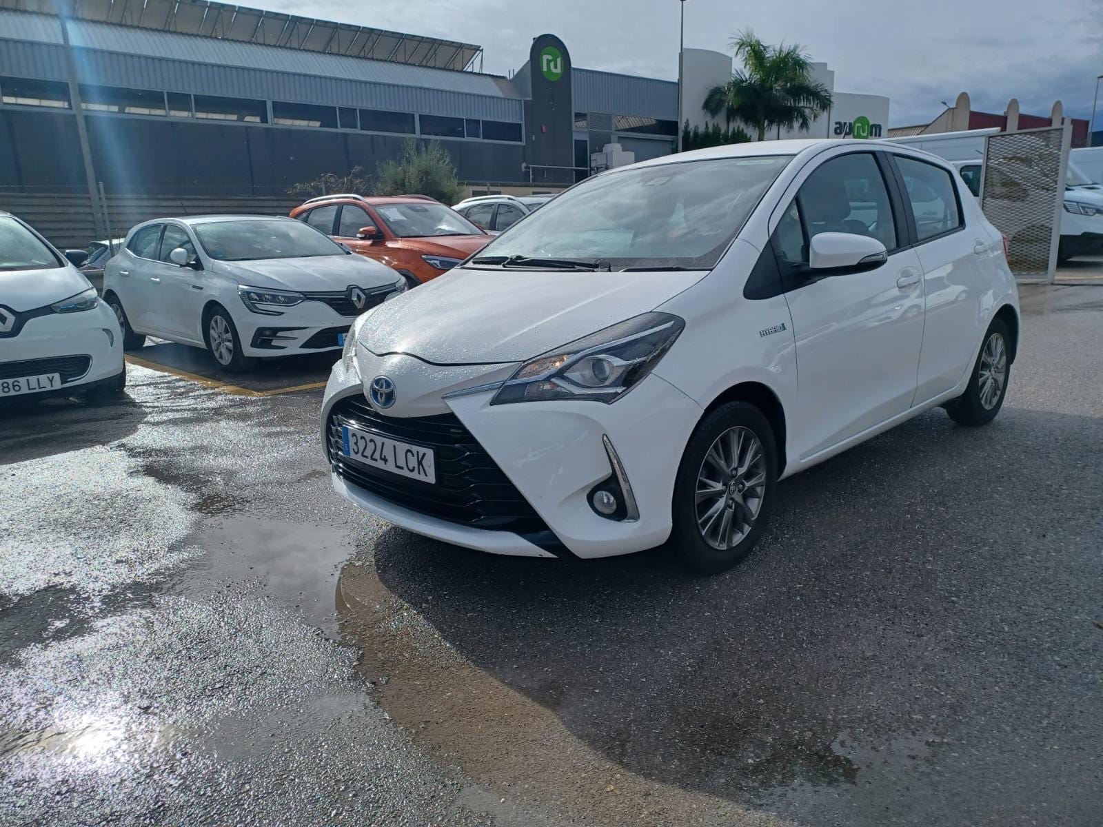 Toyota Yaris Híbrido med Aircondition