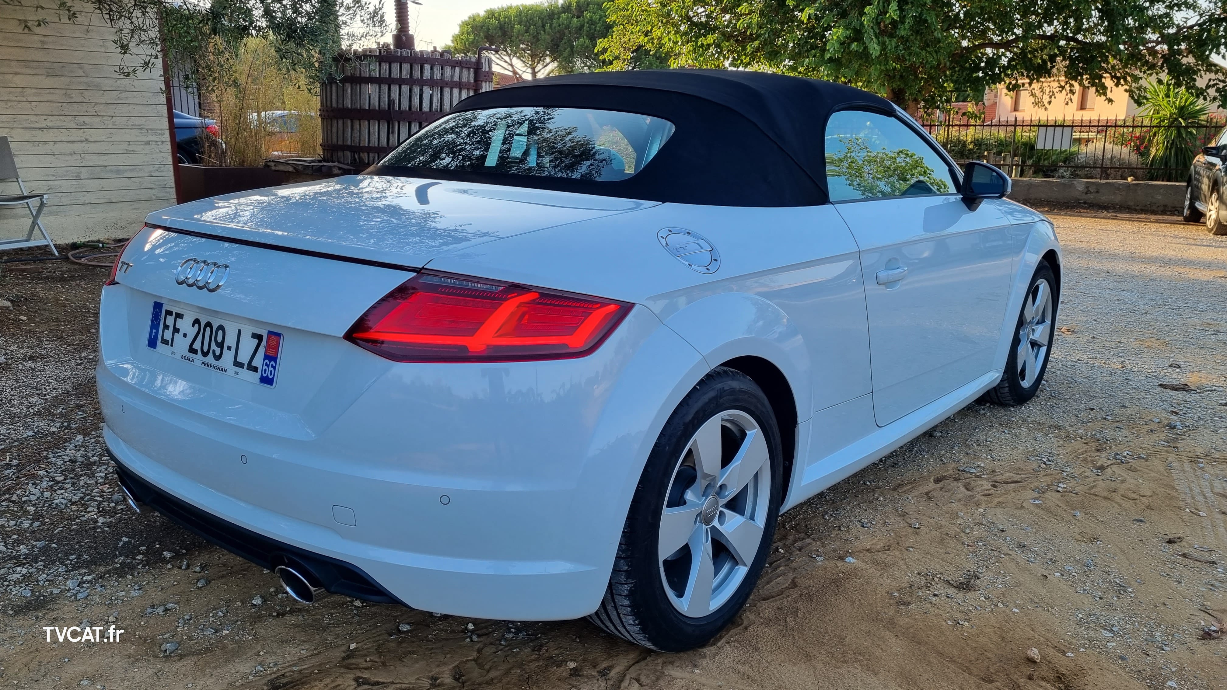 Audi TT Roadster Cabriolet blanc avec Audio Bluetooth