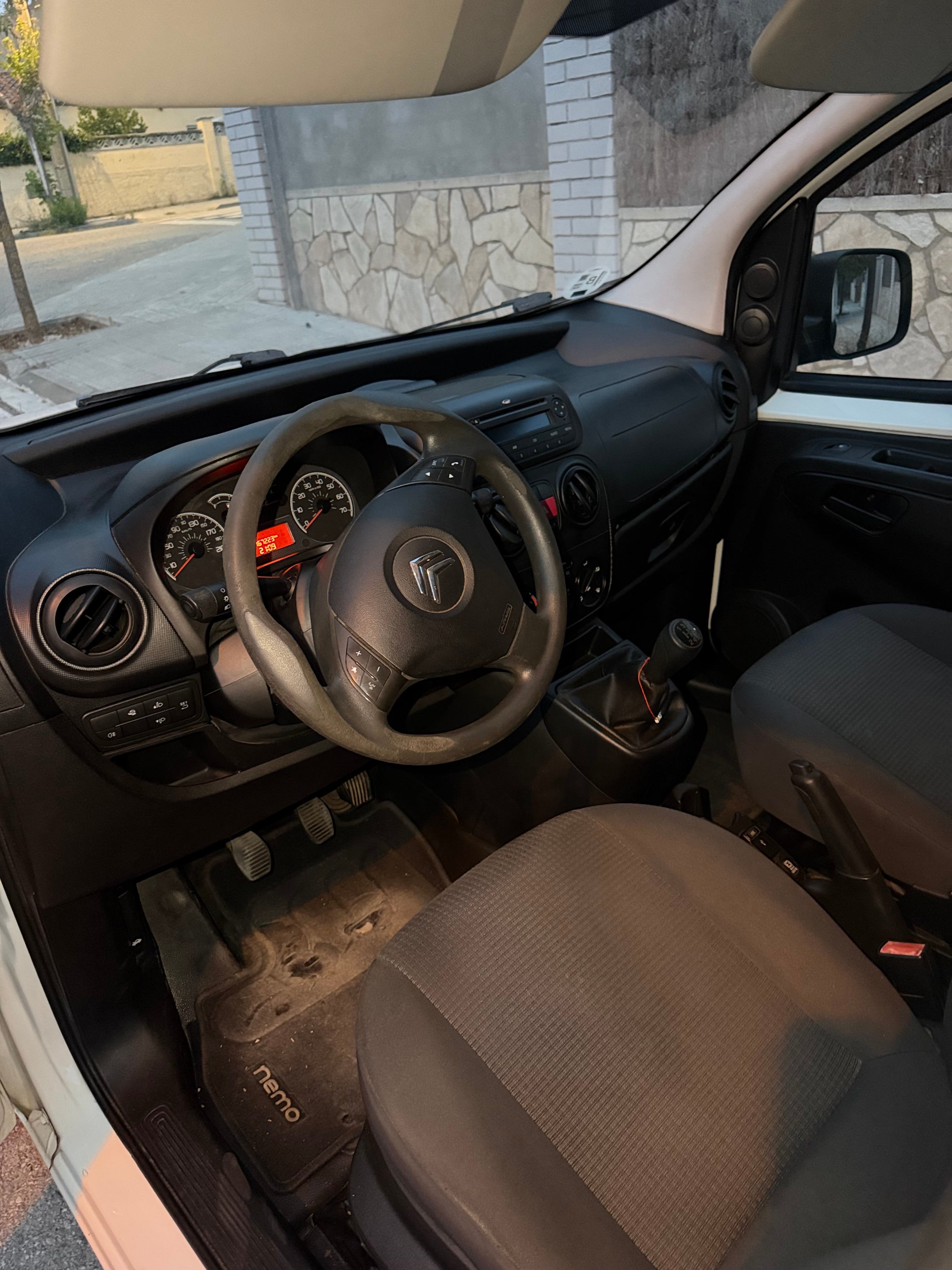 Citroen Nemo con Puertos de carga USB