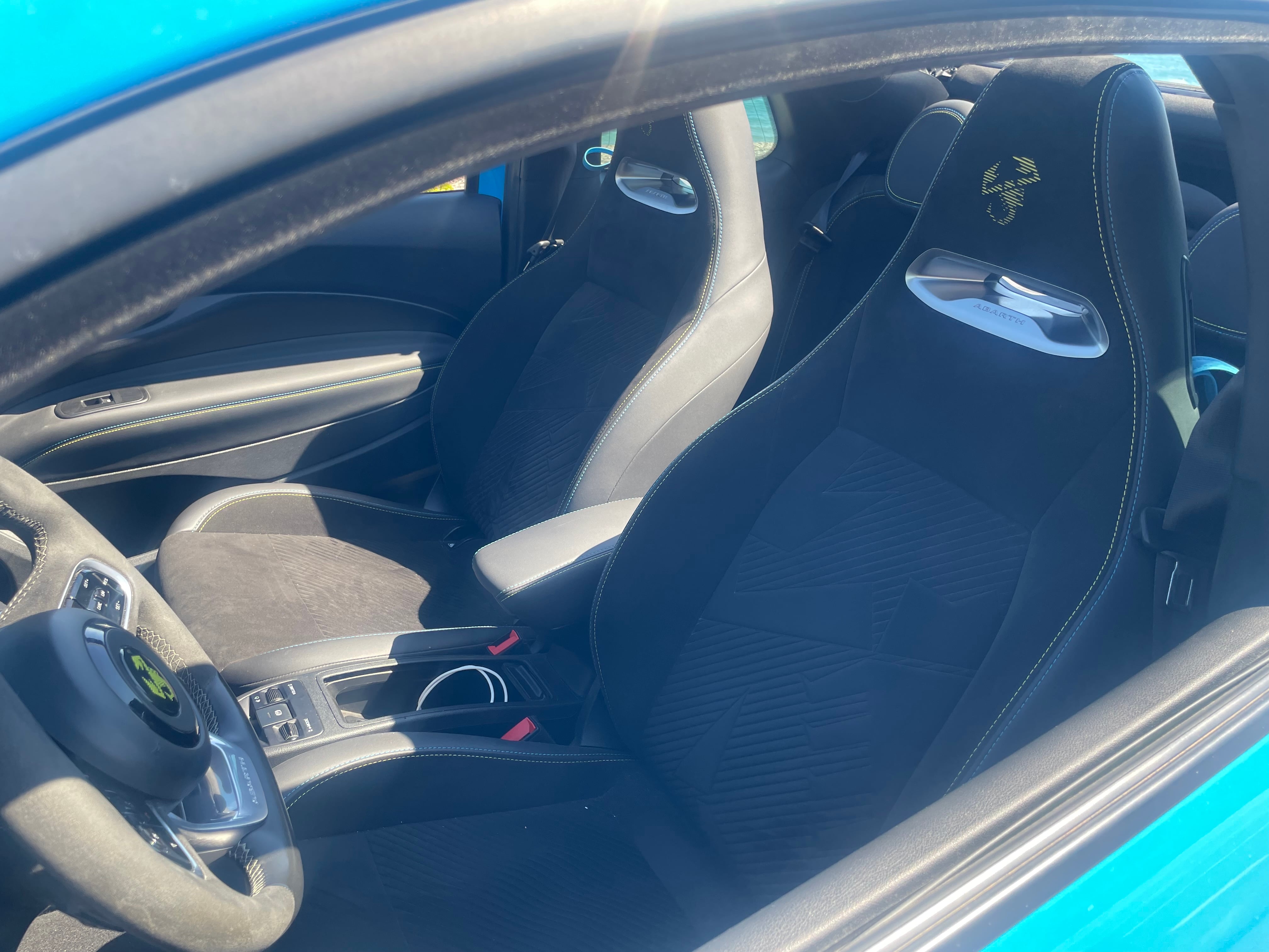 Abarth 500e Cabriolet 155 chevaux électrique avec Apple CarPlay