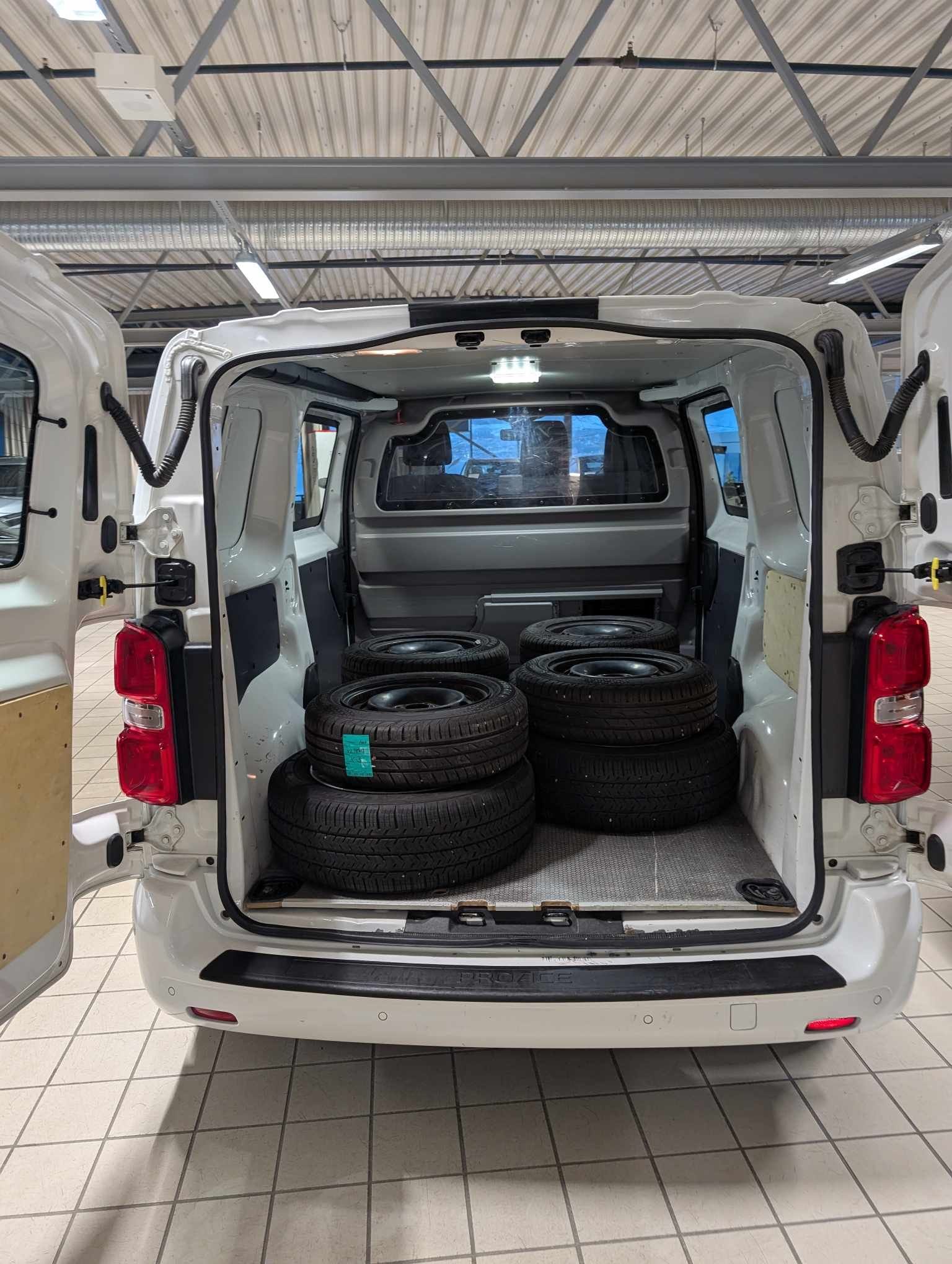 Toyota Proace Varebil met Sneeuwbanden