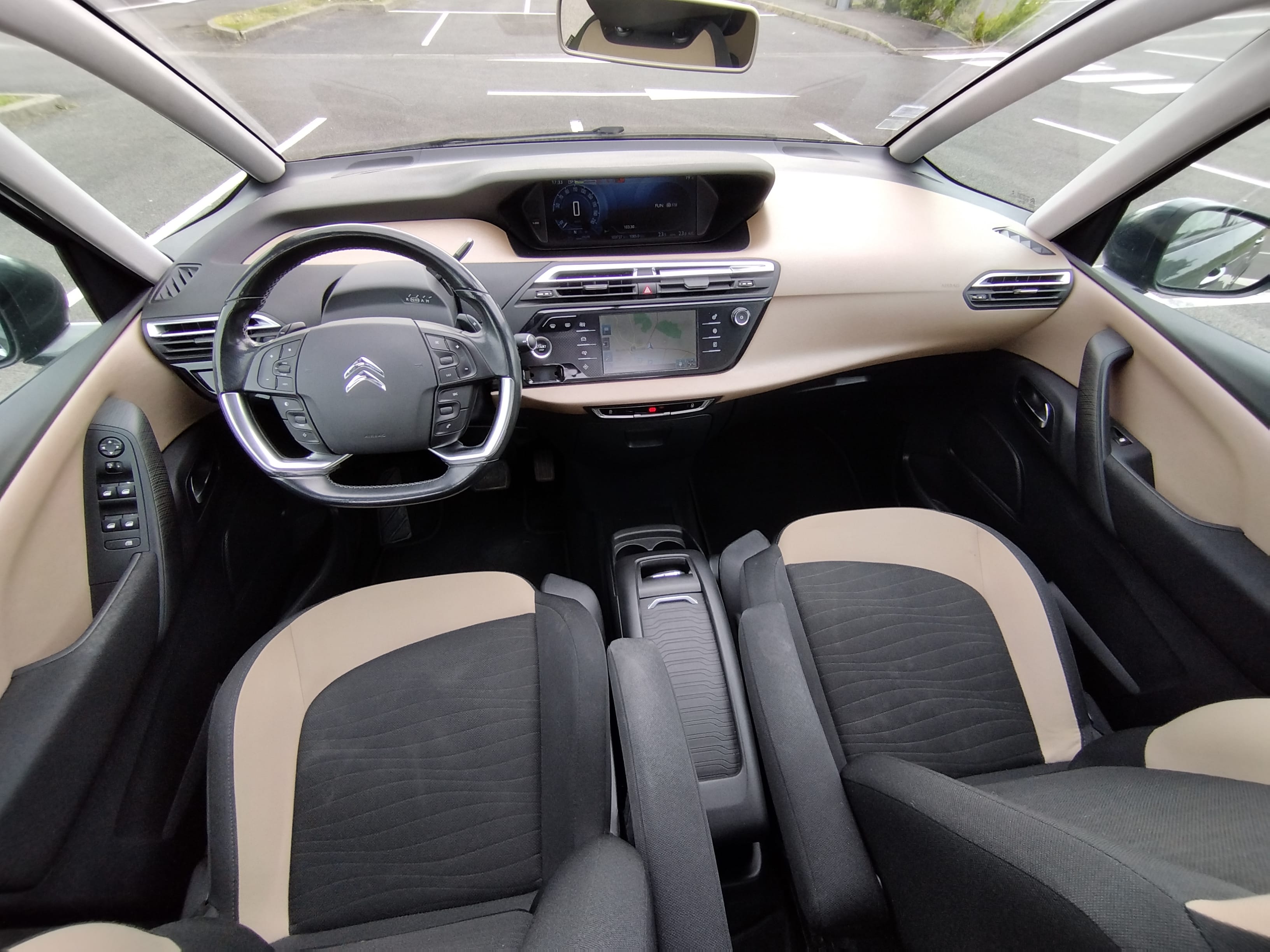 Citroen C4 Grand Picasso avec Siège bébé