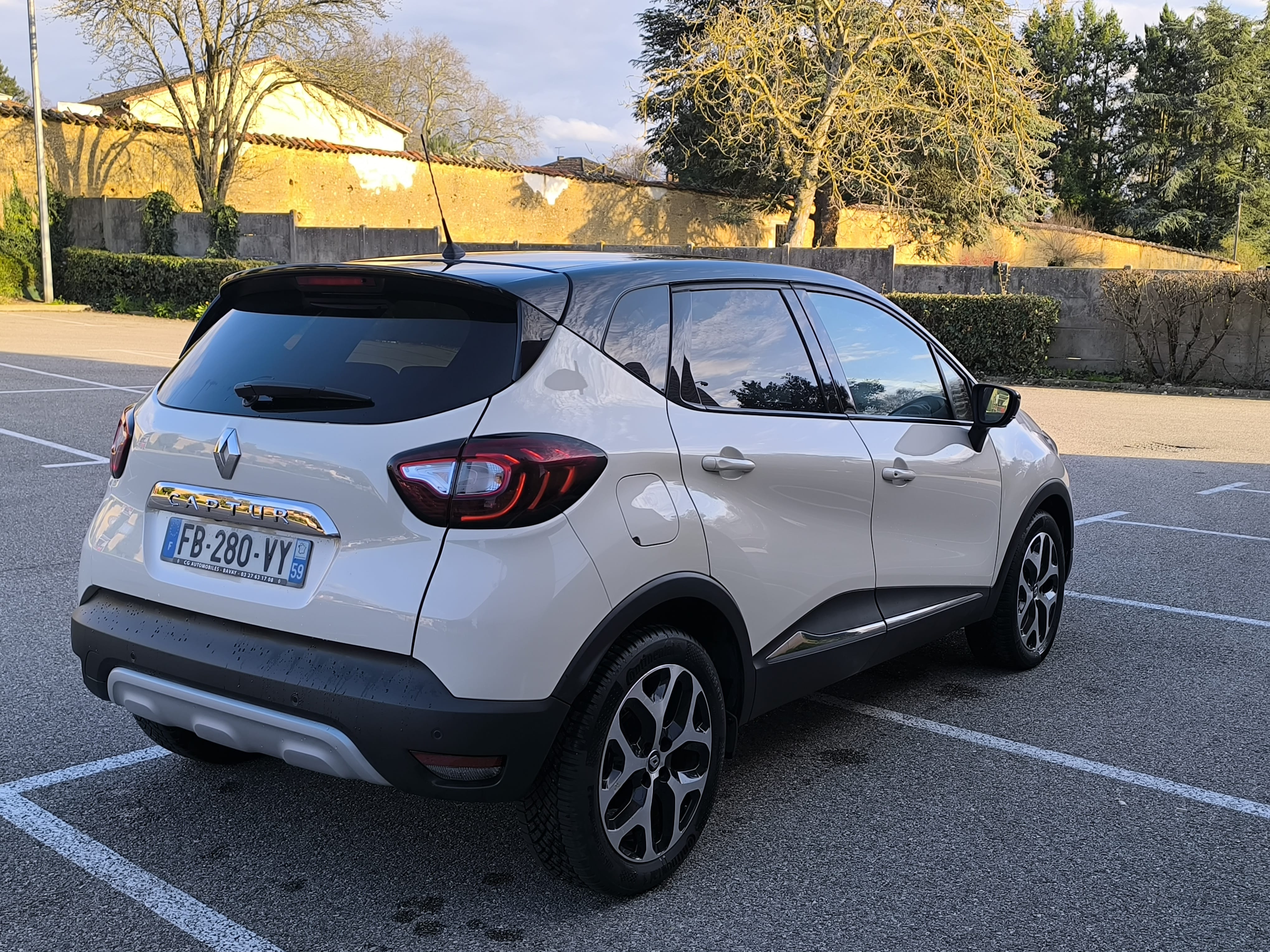 Renault Captur 1.5 dci Grenoble Gare /Aéroport Montagne - ville avec Siège bébé