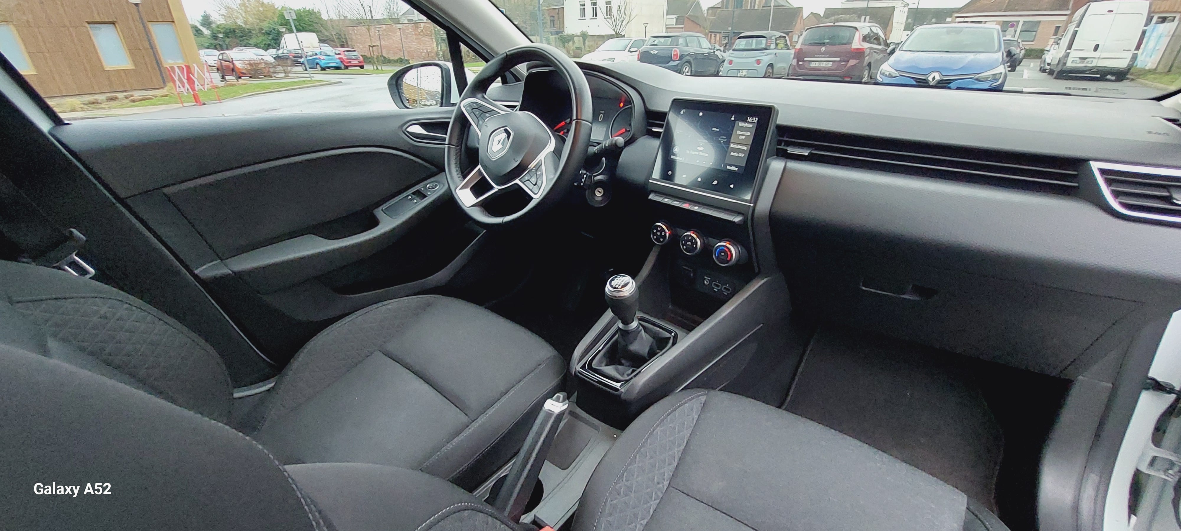 Renault Clio V TCE90 avec GPS