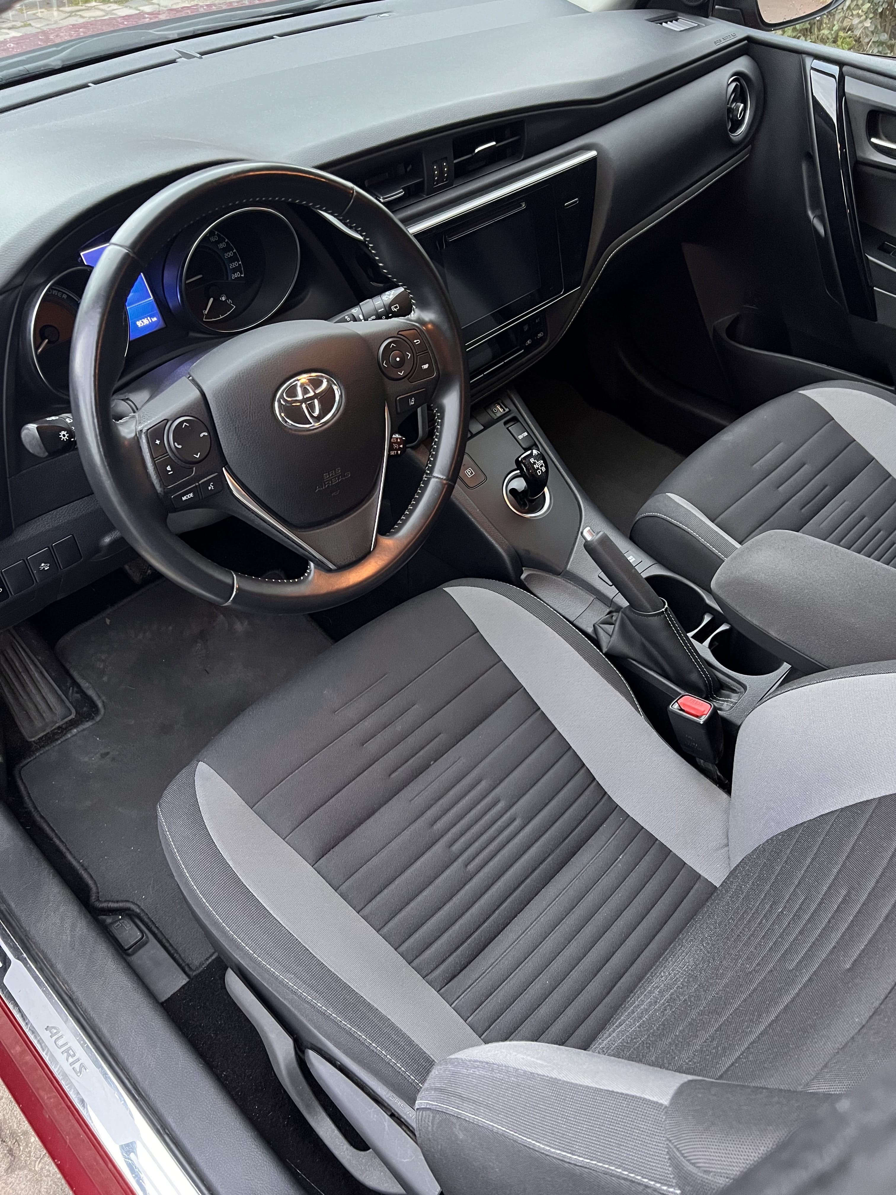 Toyota Auris Hybride avec GPS