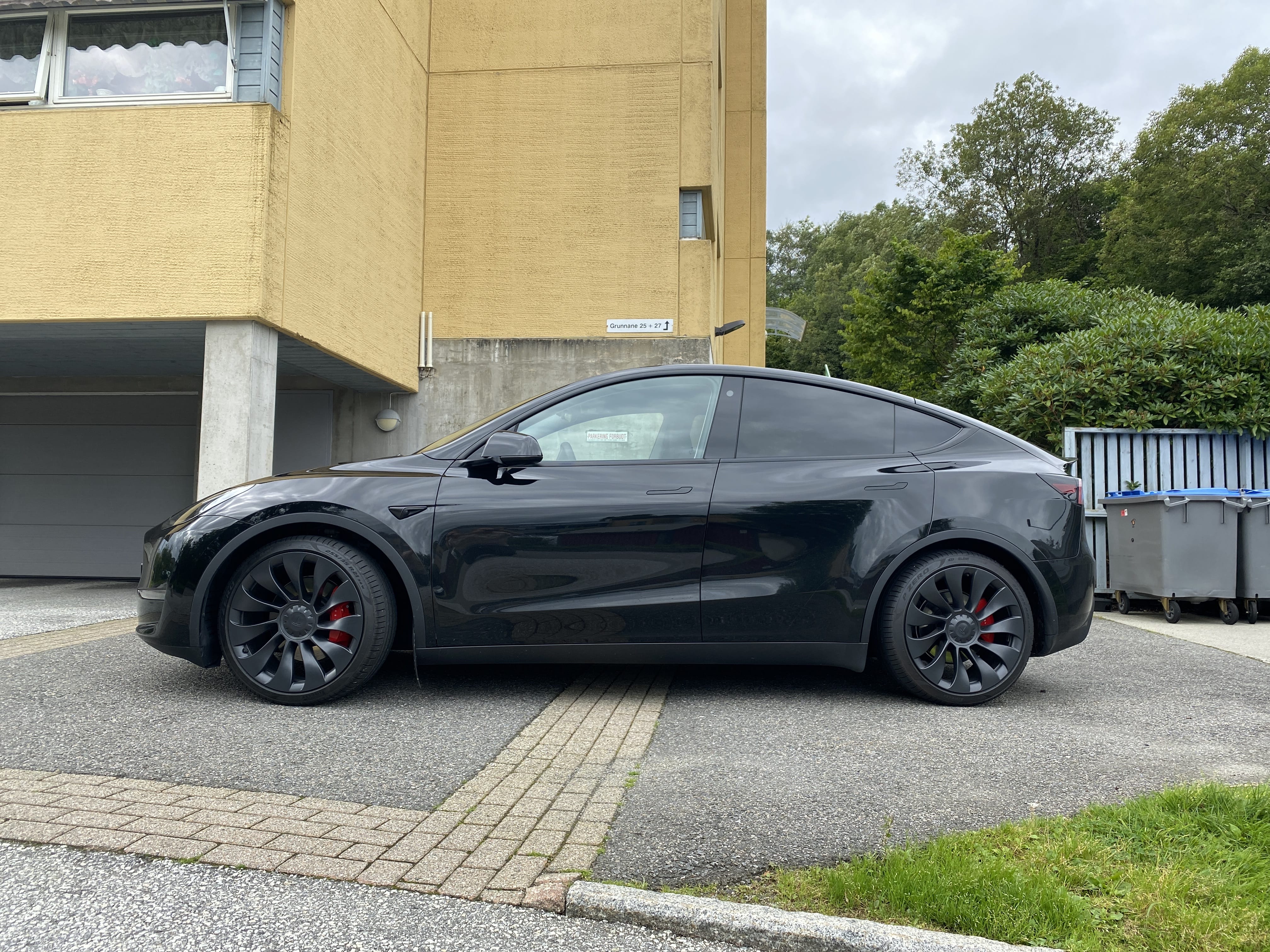 Tesla Model Y Performance/ AP / AWD med Aircondition