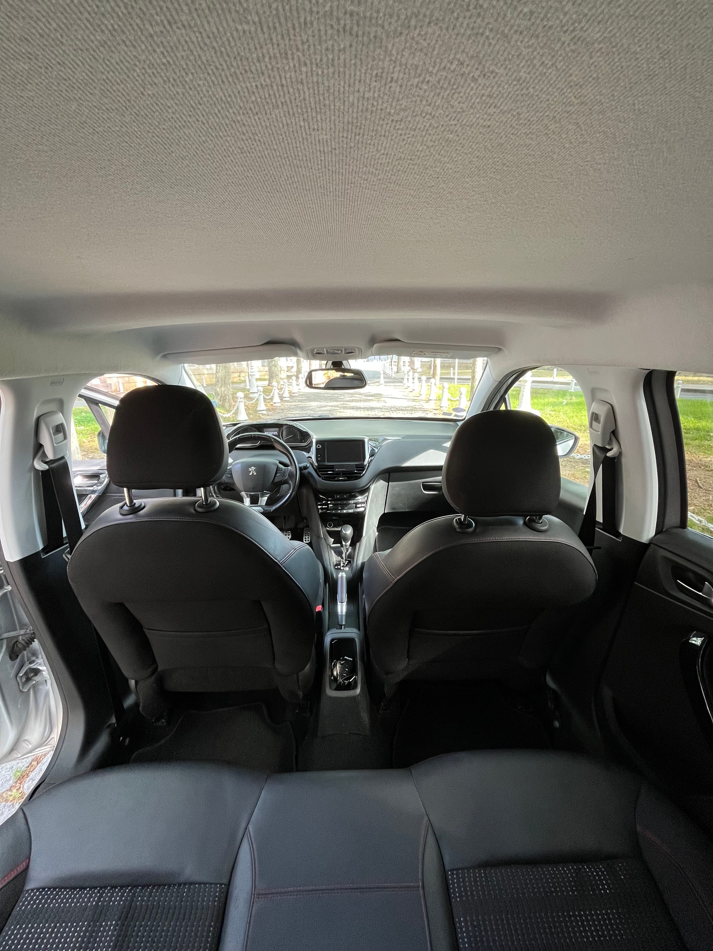 Peugeot 208 avec GPS