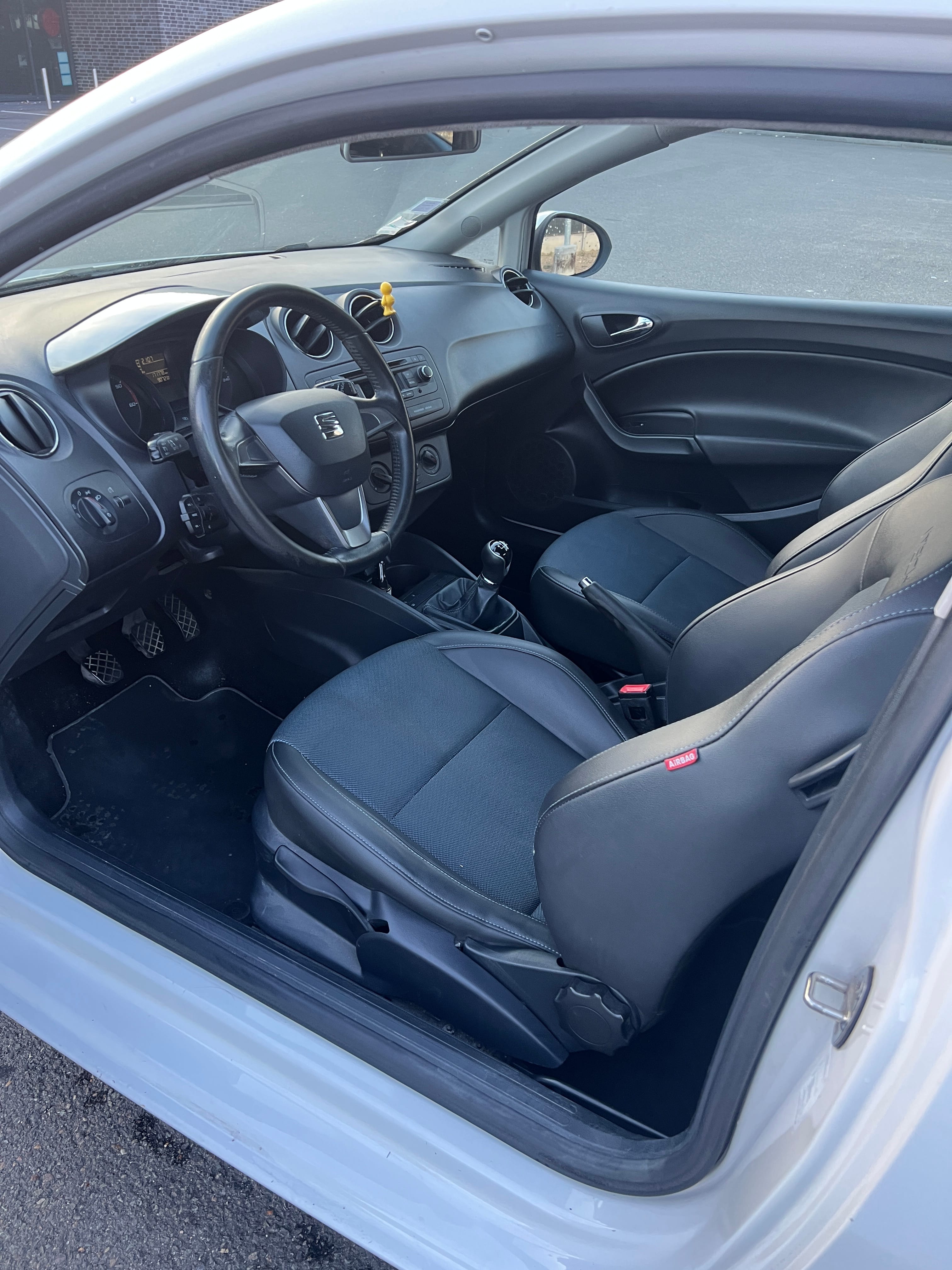 Seat Ibiza avec Autoradio
