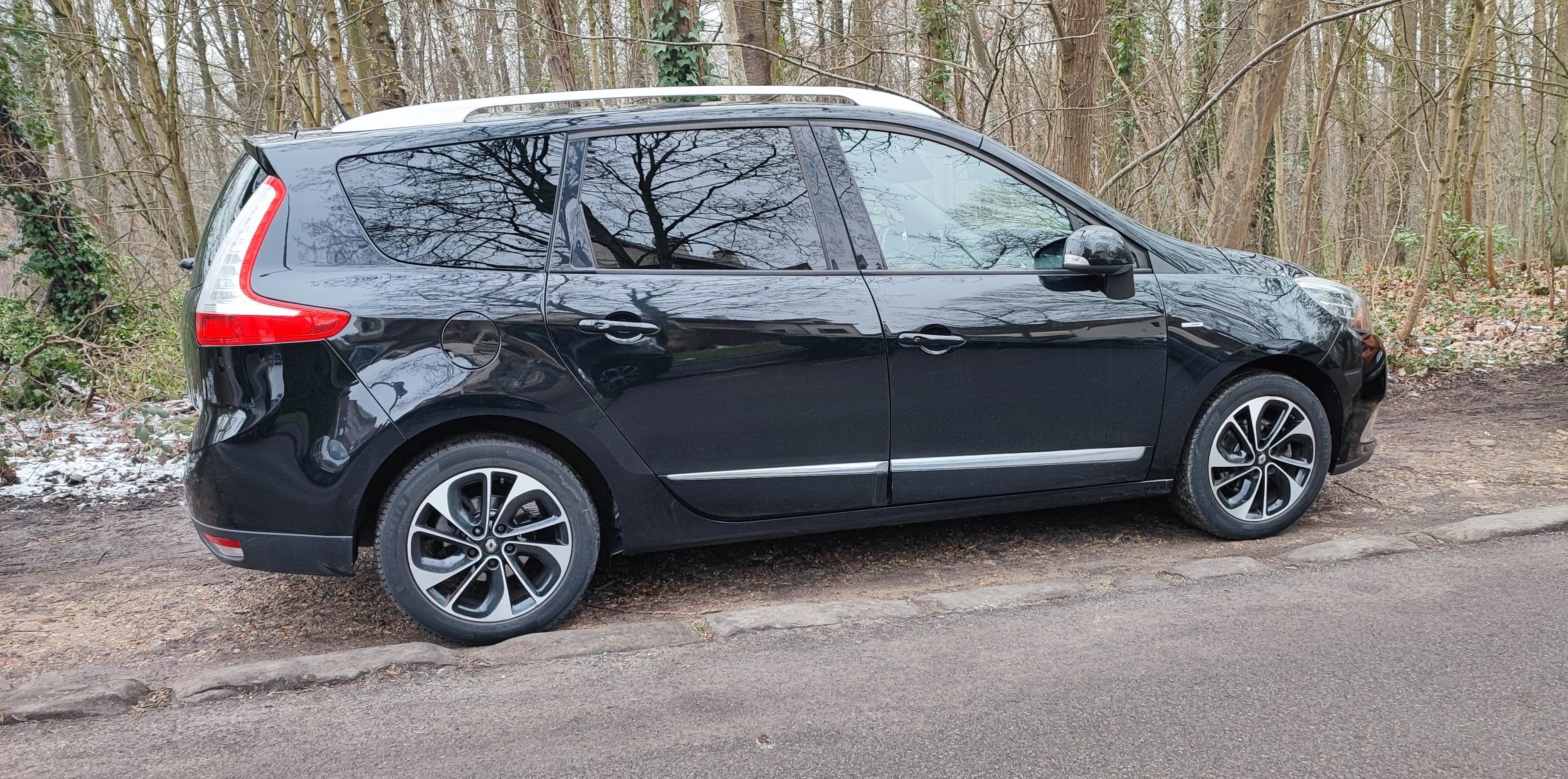 Renault Grand Scenic 7 places pneus 4 saisons avec Climatisation