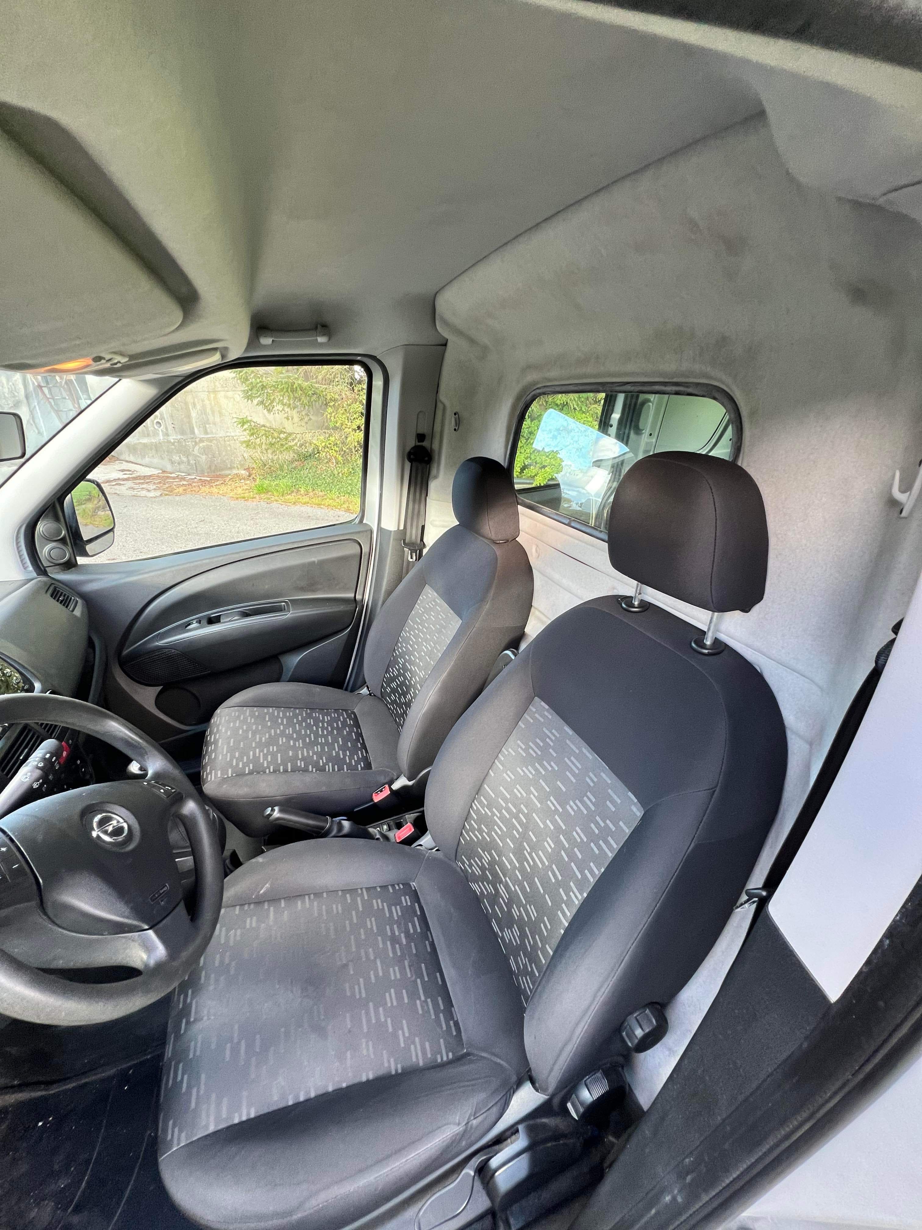 Opel Combo med Bluetooth audio