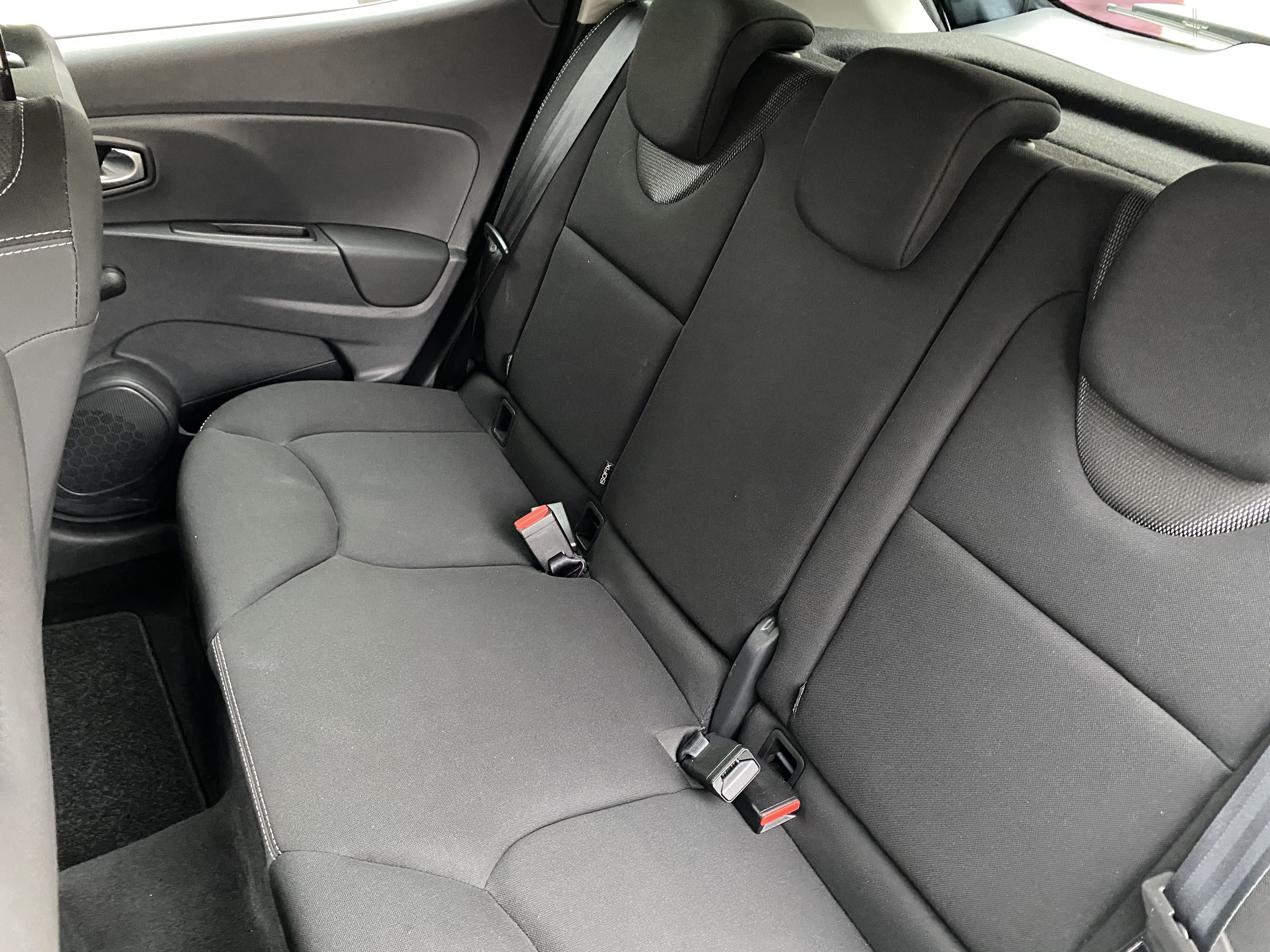 Renault Clio  90 cv / métro ligne 2 / Bluetooth avec Apple CarPlay