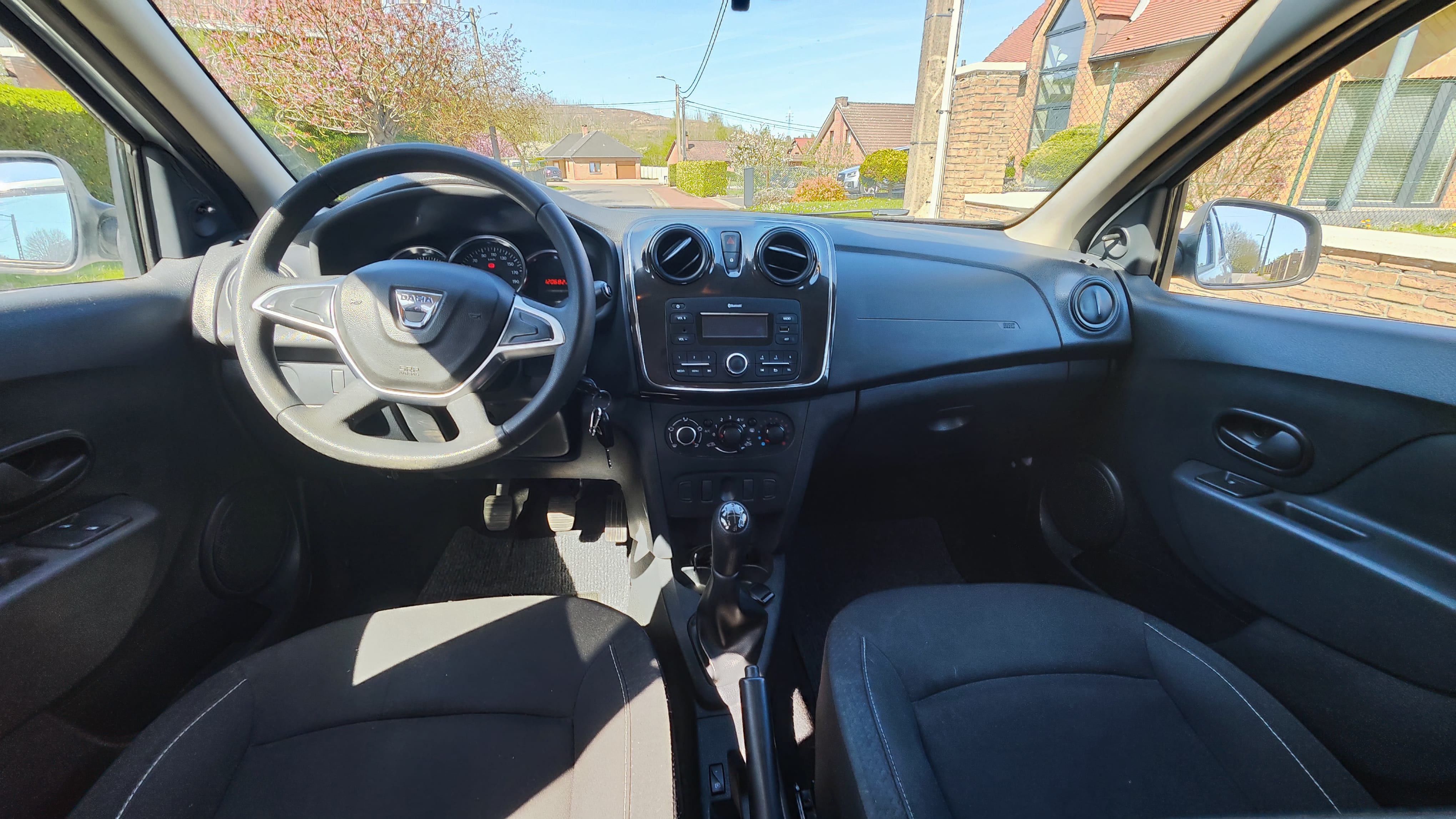 Dacia Sandero avec Entrée audio / iPod