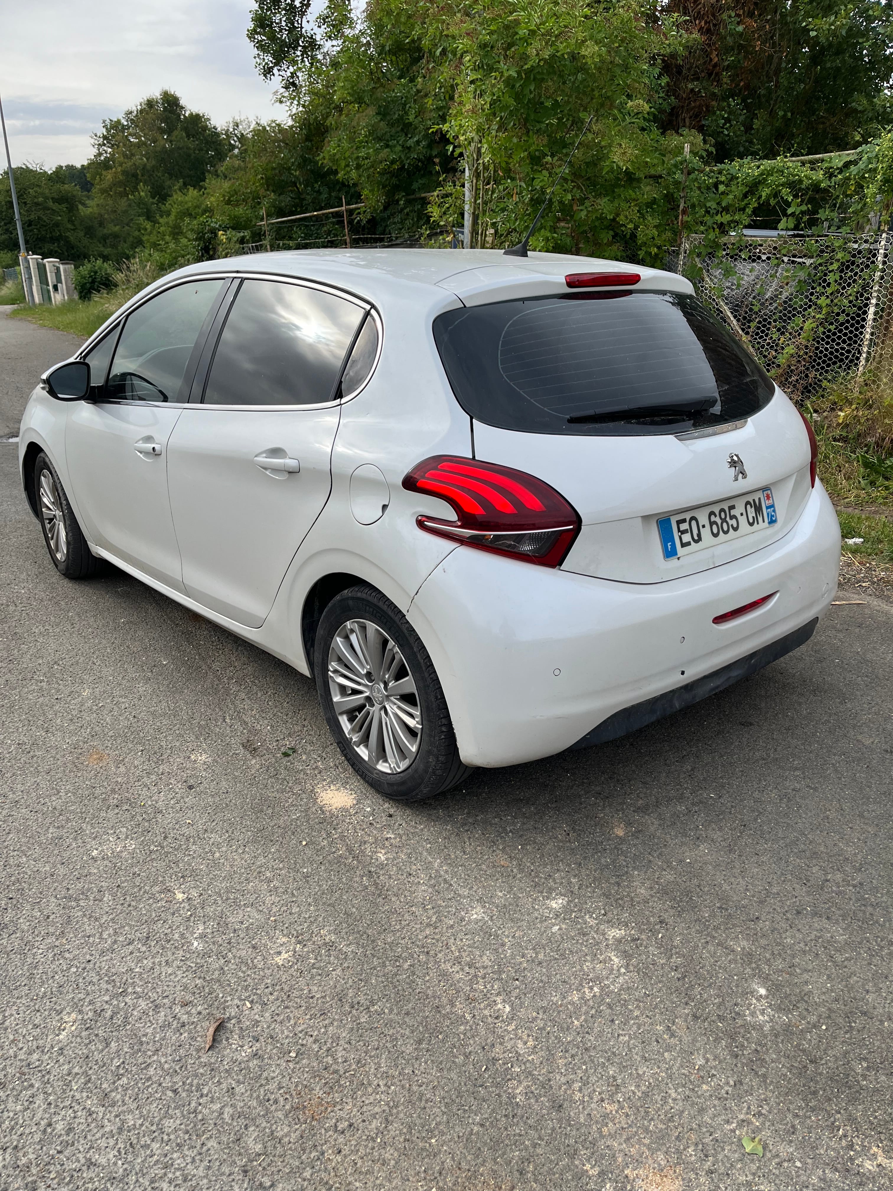 Peugeot 208 avec GPS