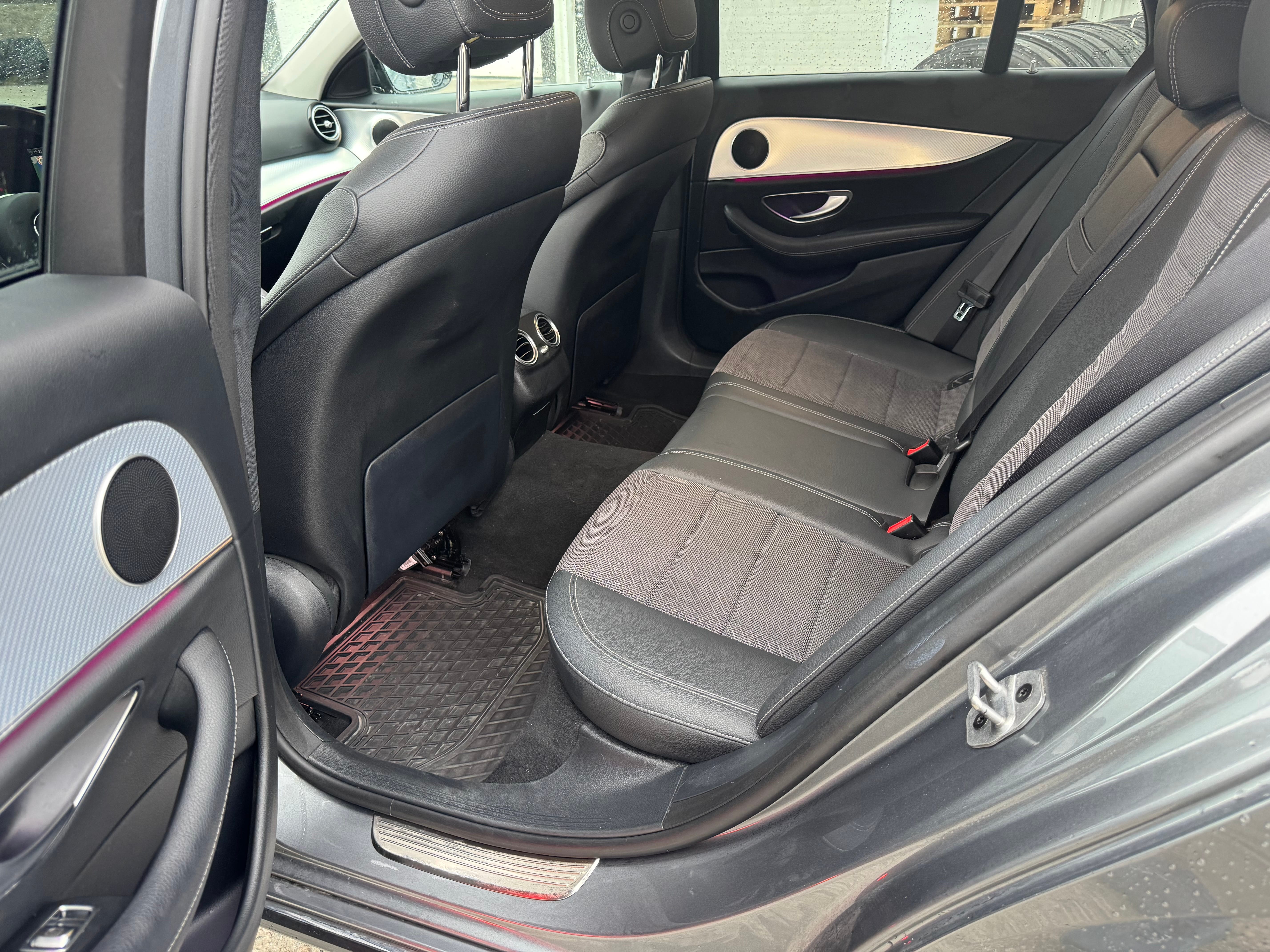 Mercedes-Benz E-Klasse E 300 med Cruisekontroll