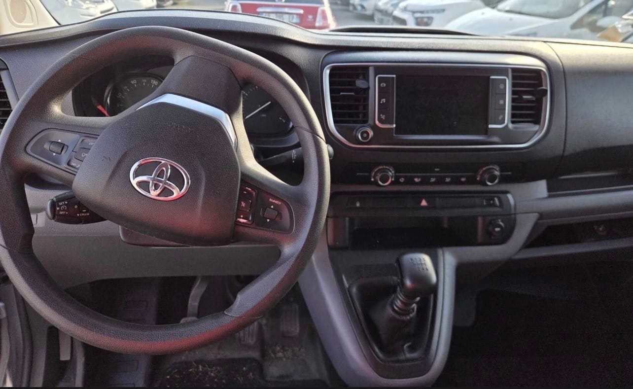 Toyota Proace Verso avec Apple CarPlay