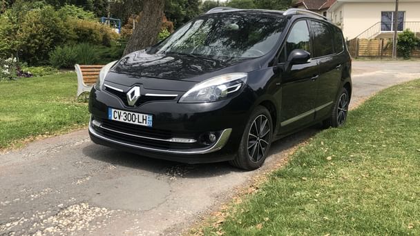 Renault Grand Scenic Accès exclusif dans la Gare de Bordeaux - Louez le Grand Scénic 7 Places – Spacieux avec Climatisation