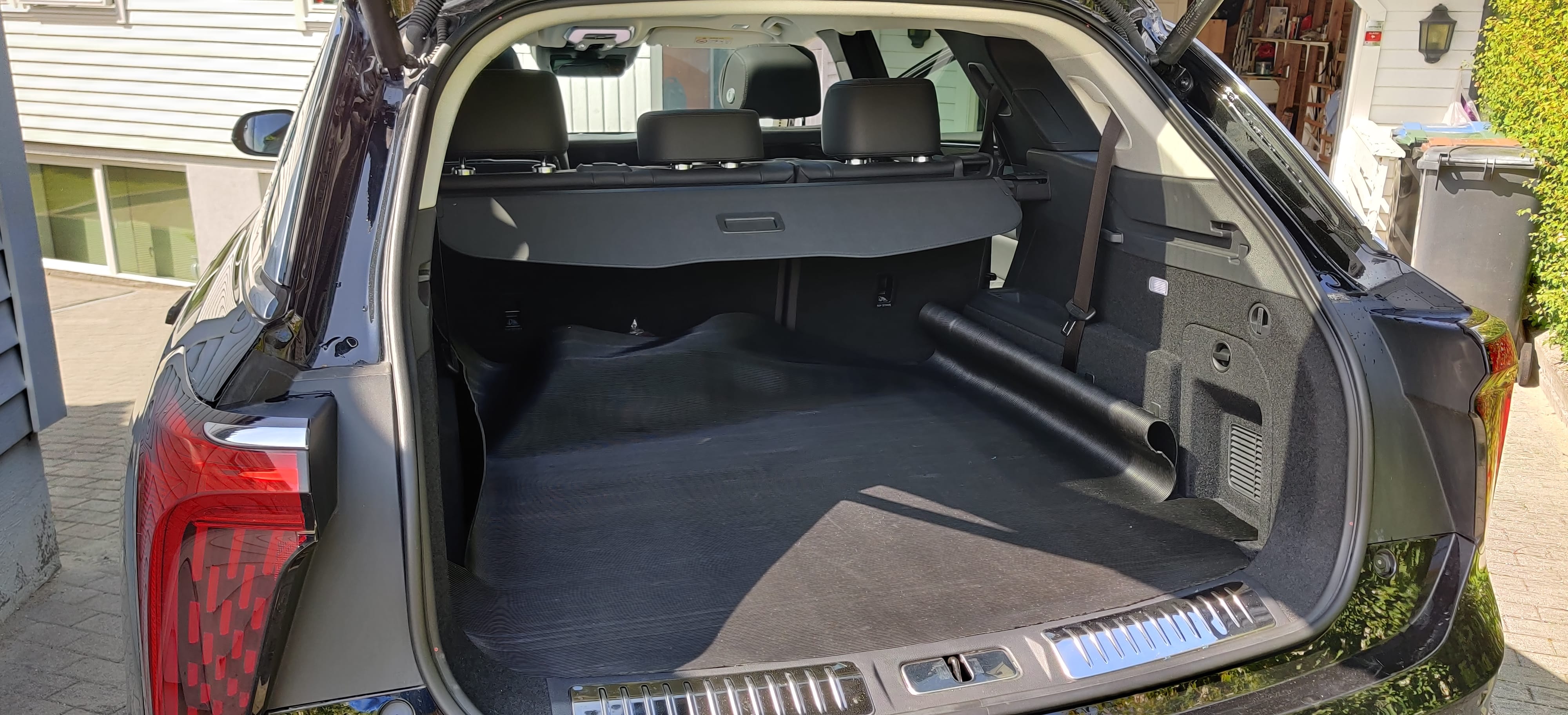 Hongqi E-HS9 with Cruise control