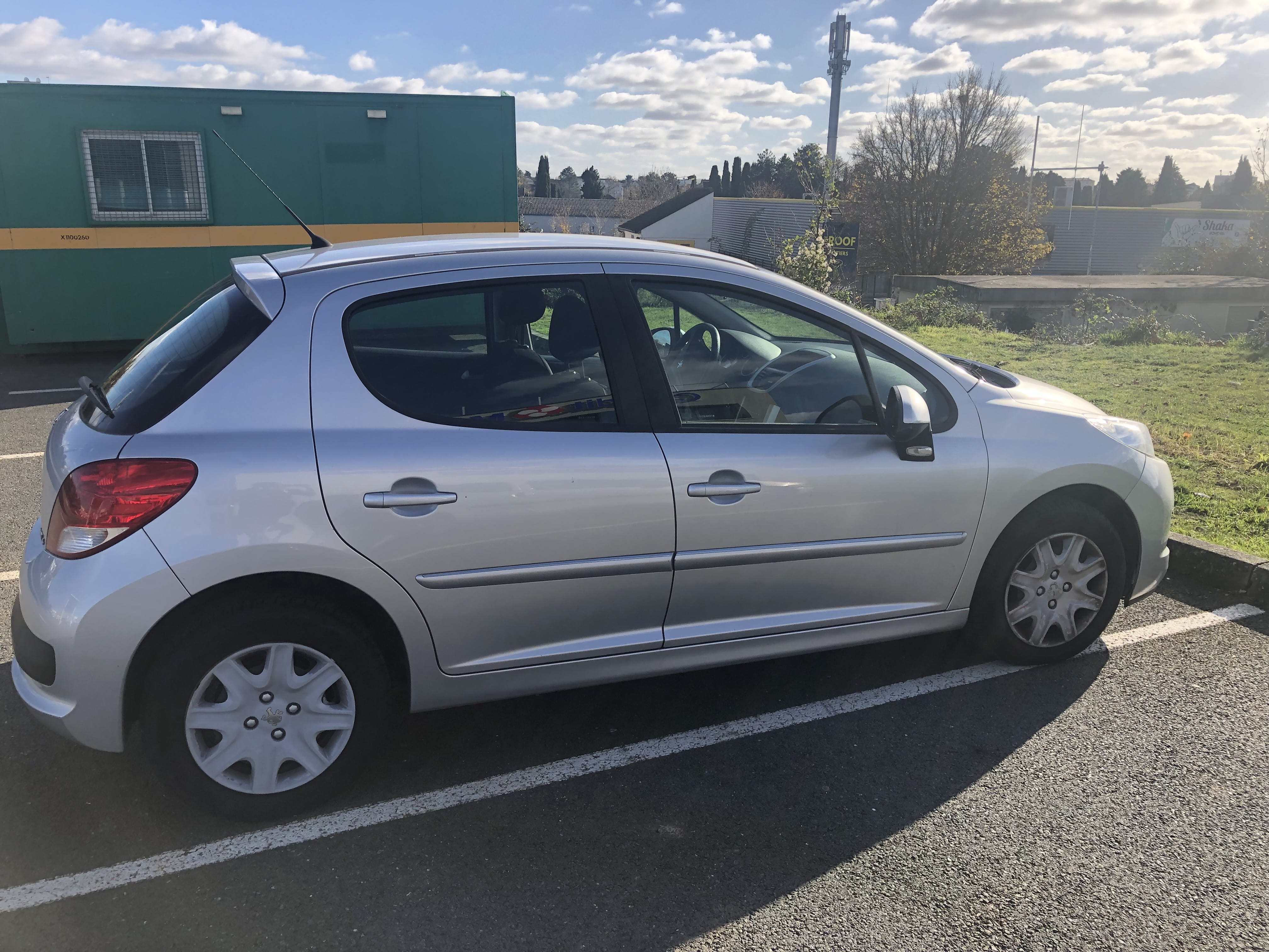 Peugeot 207+ avec Climatisation