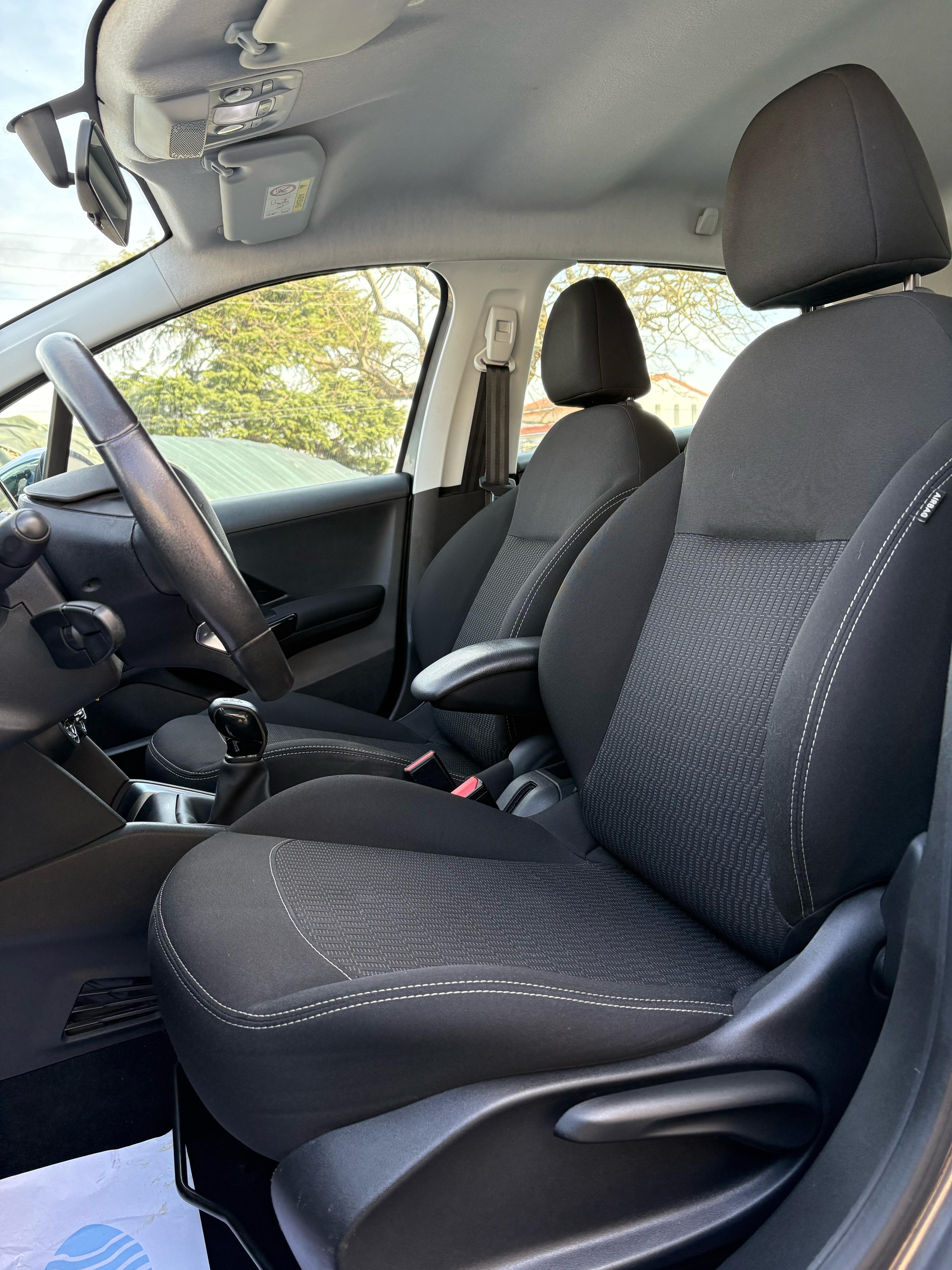 Peugeot 208 avec Apple CarPlay